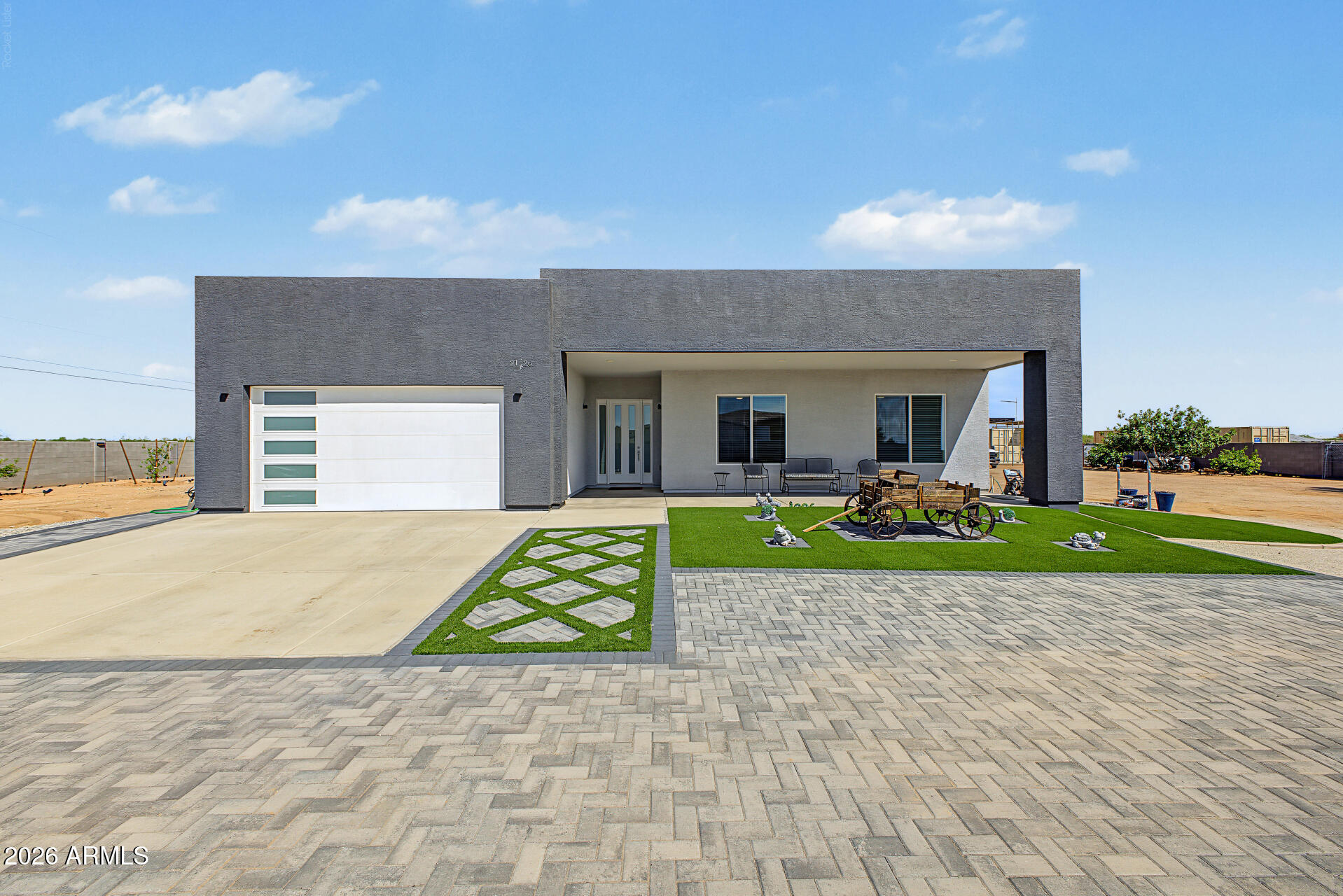 21426 W Roberta Drive — photo