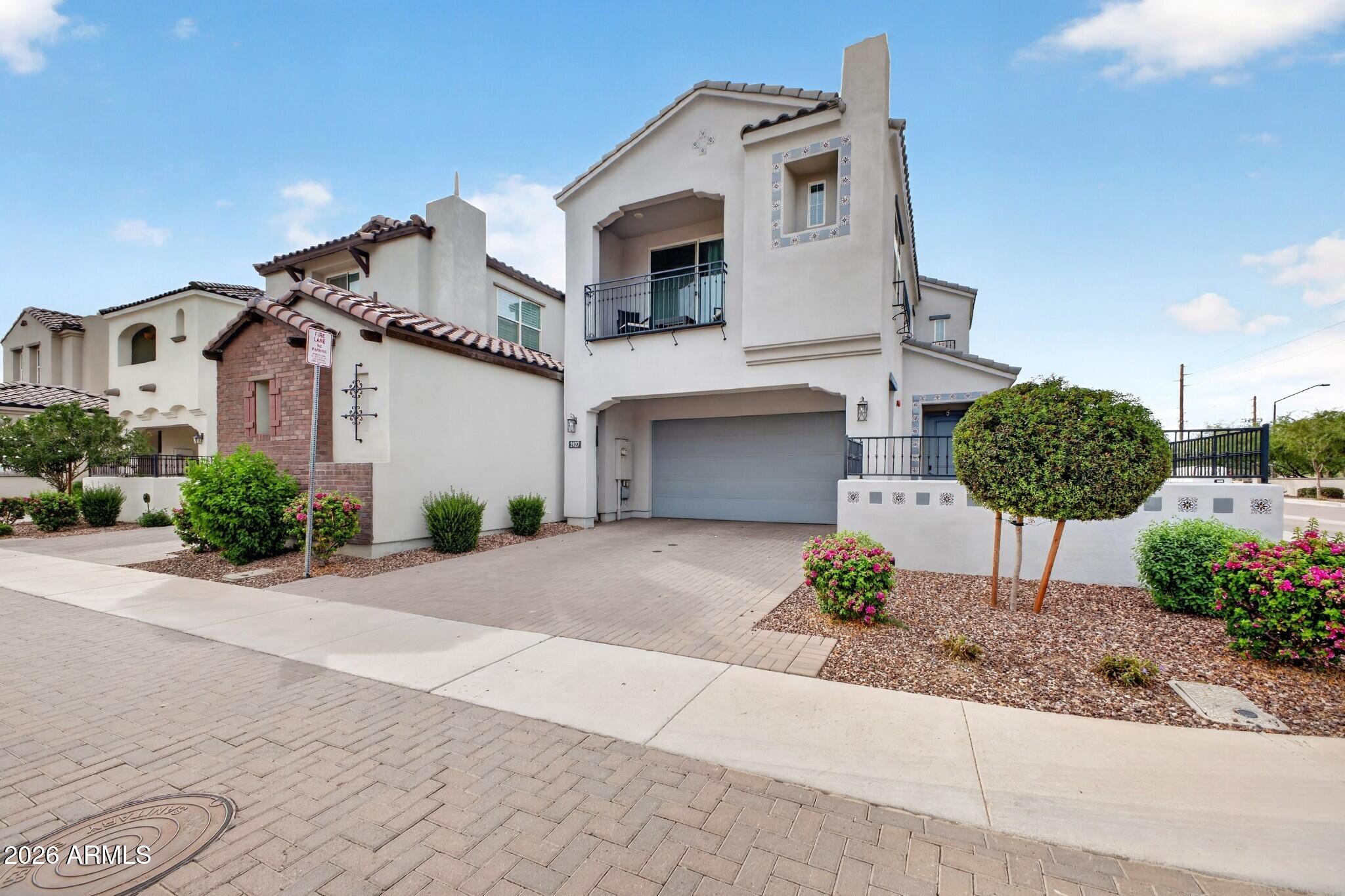 2427 E Goldcrest Street — photo