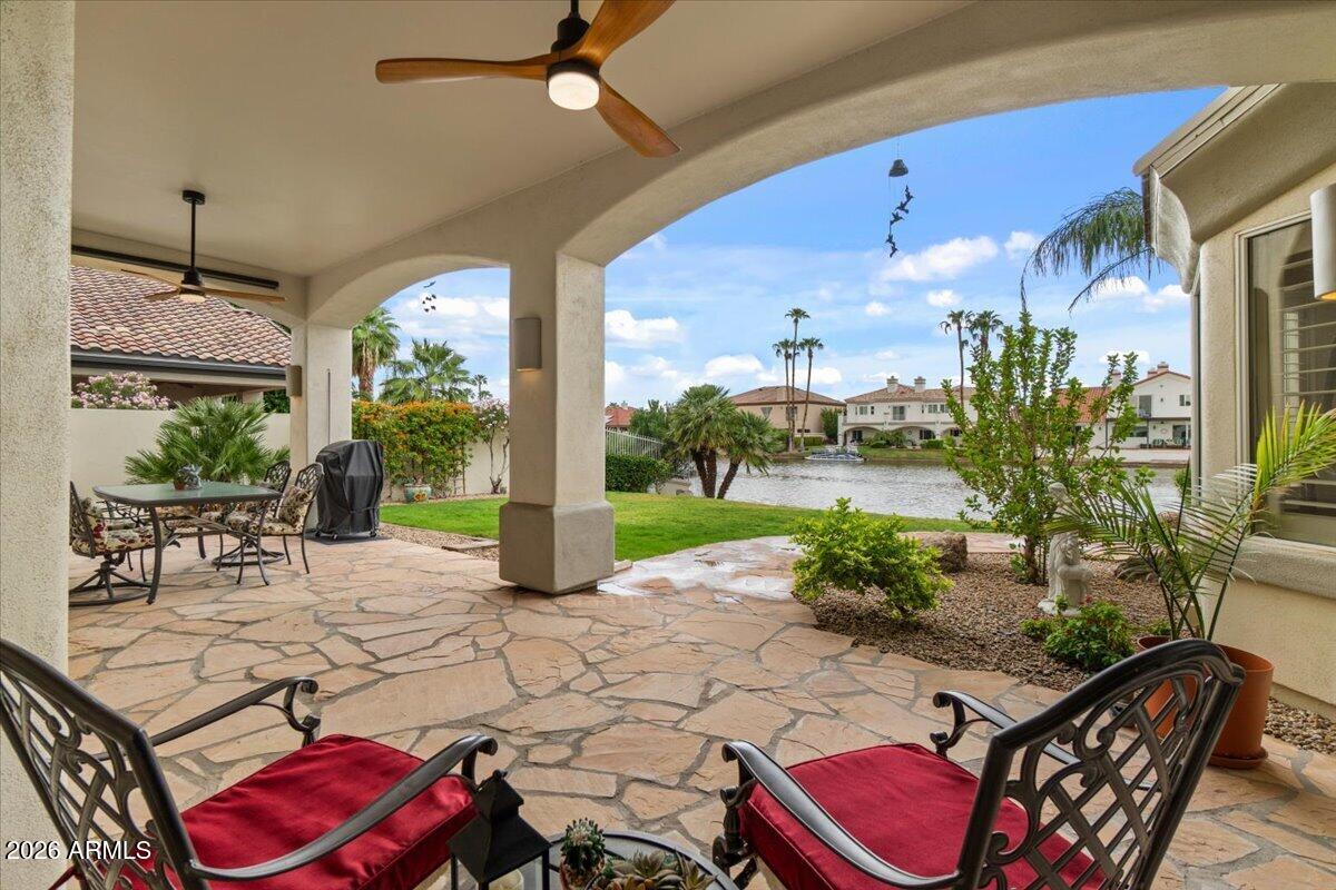 1902 E Willow Tree Court — photo