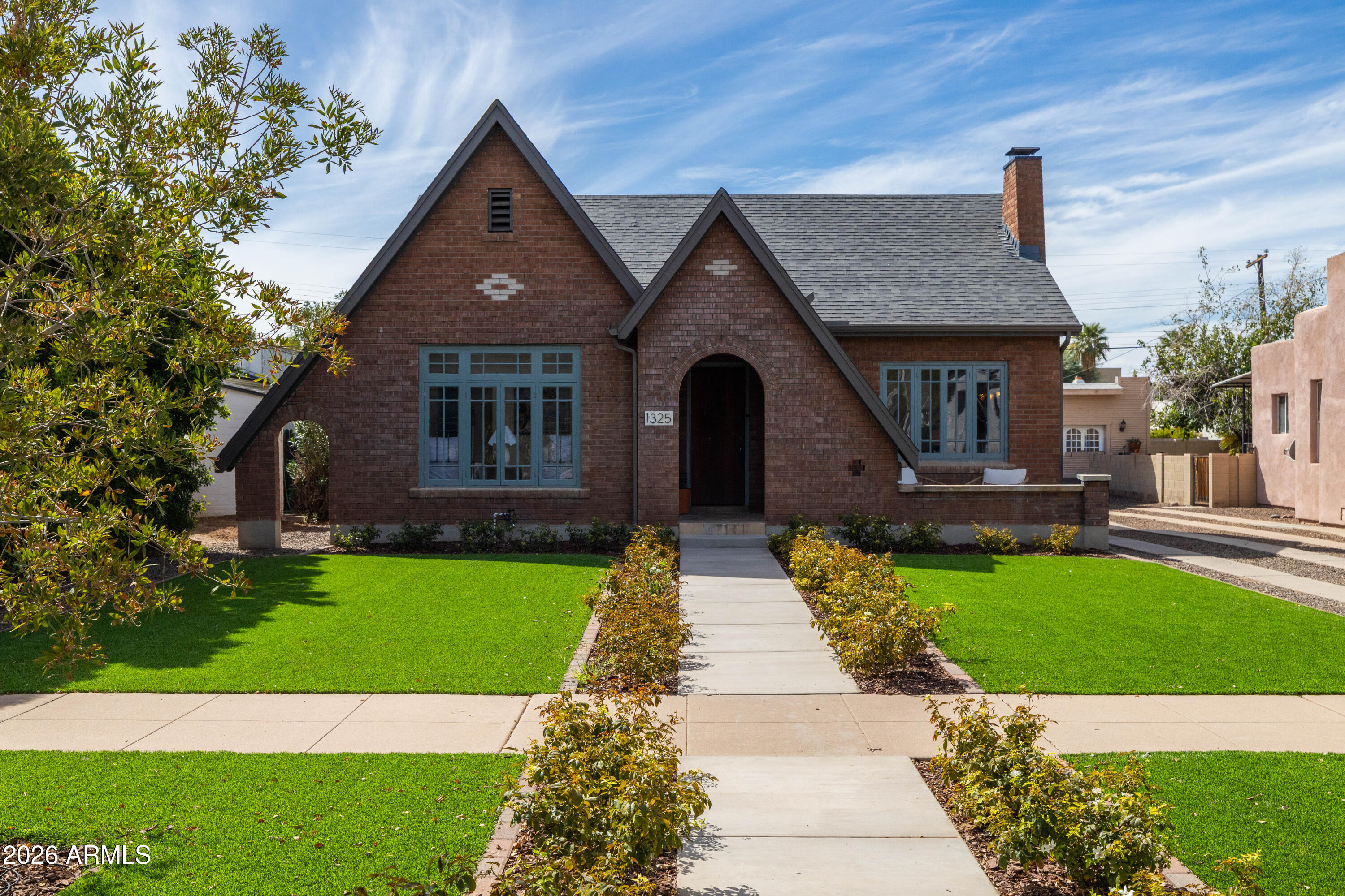 1325 W Willetta Street — photo