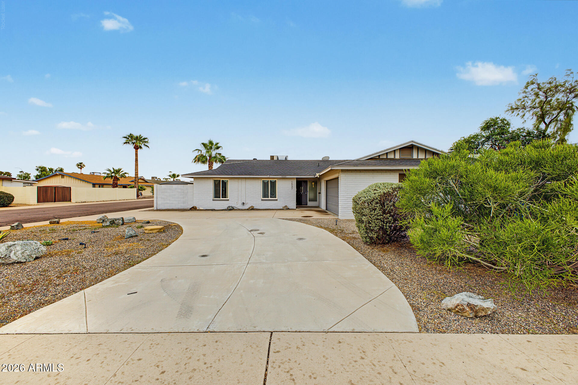 1537 E Bishop Drive — photo