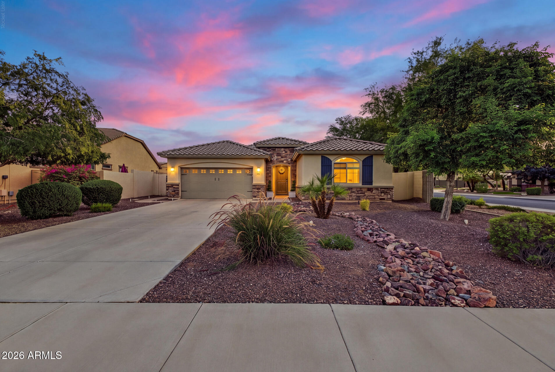 1059 E Rojo Way — photo