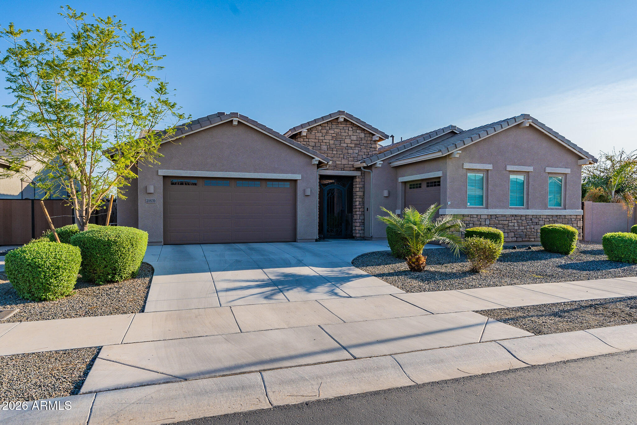 21639 E Vía De Arboles — photo