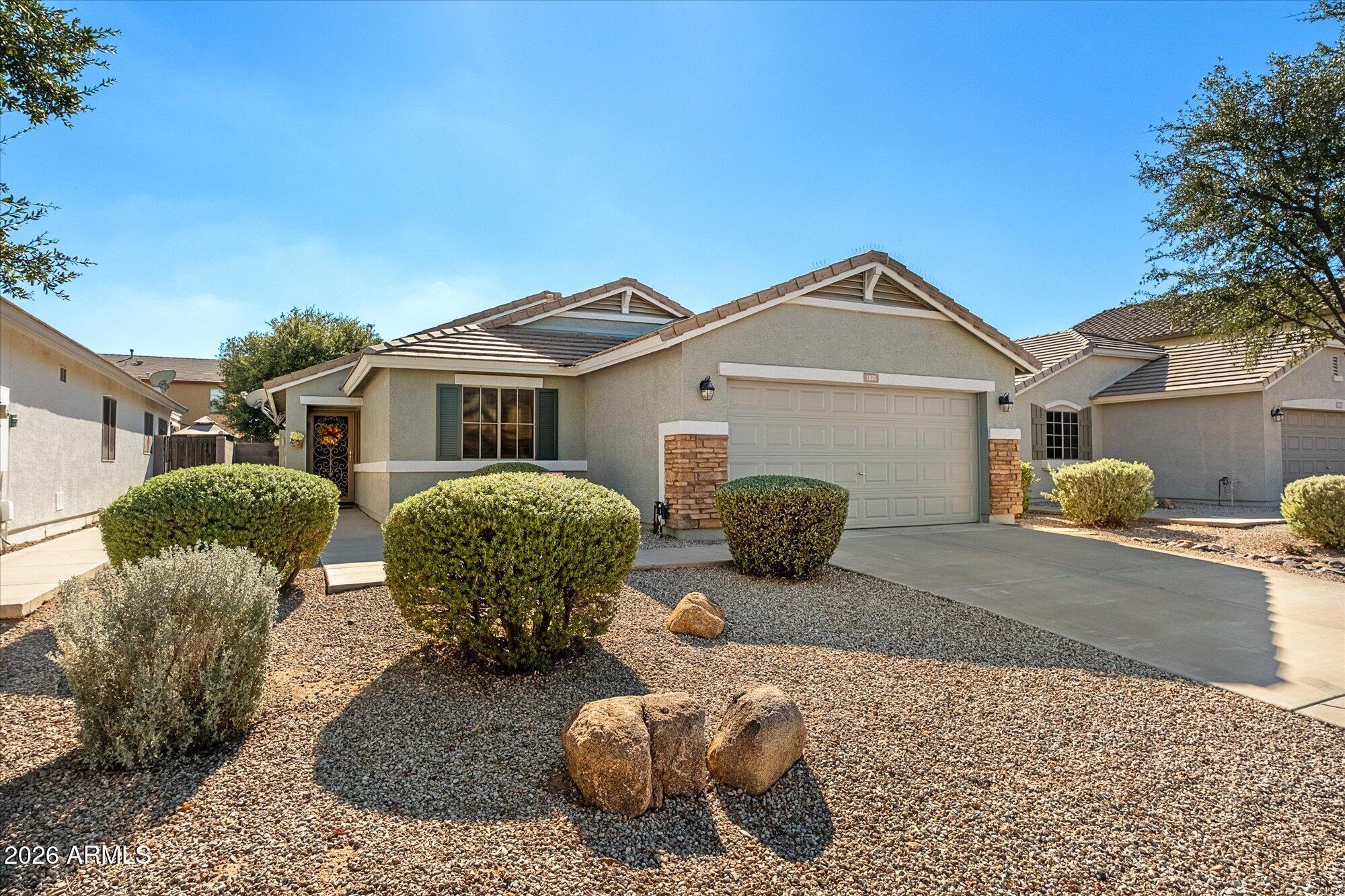 1825 W Desert Hills Drive — photo