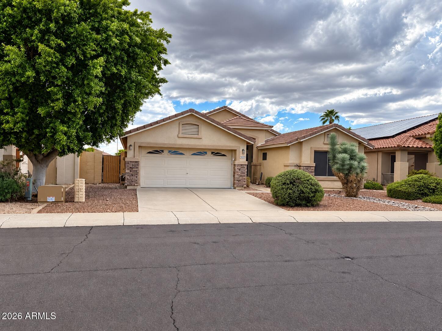 8025 W Harmony Lane — photo