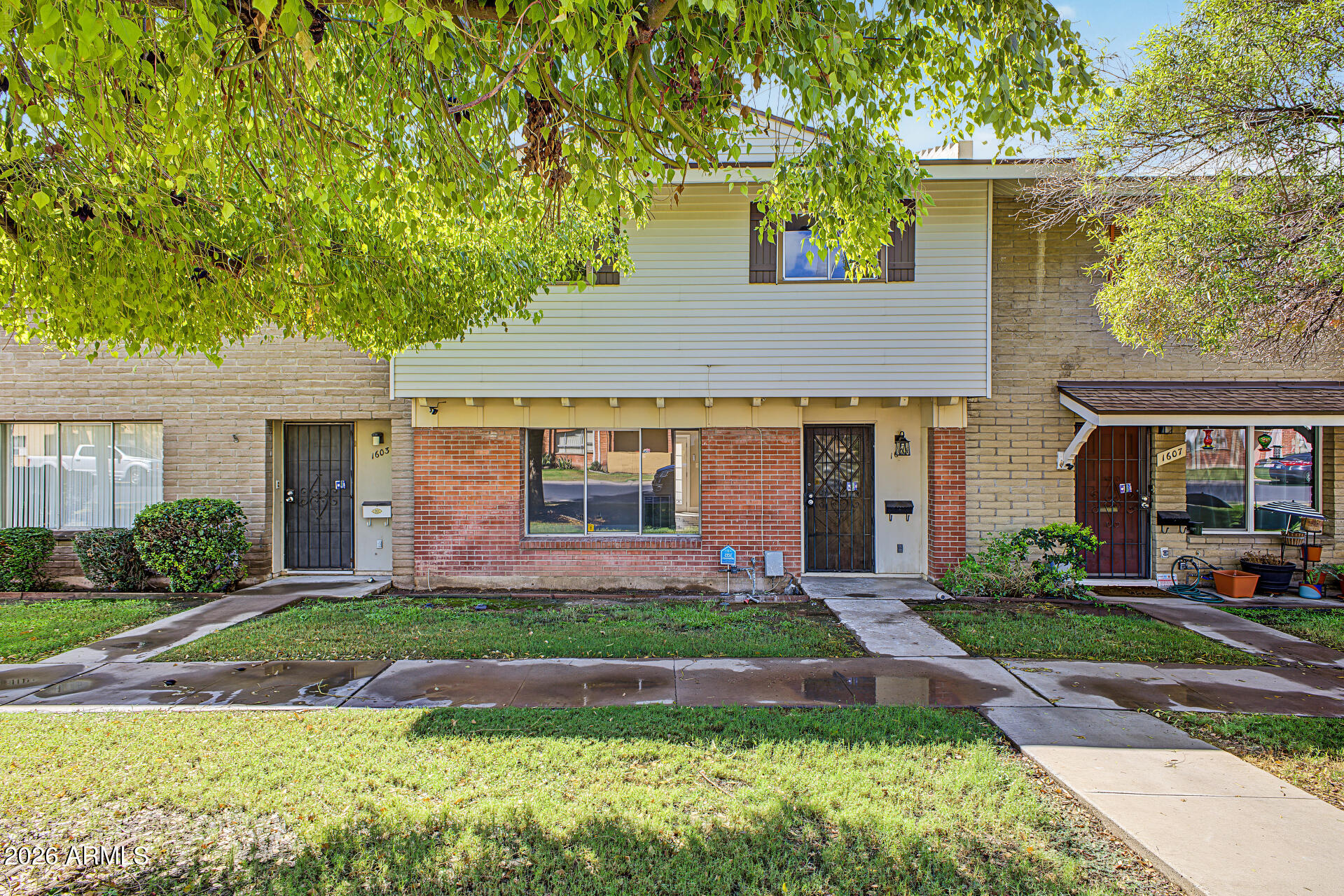 1605 W Hazelwood Street — photo