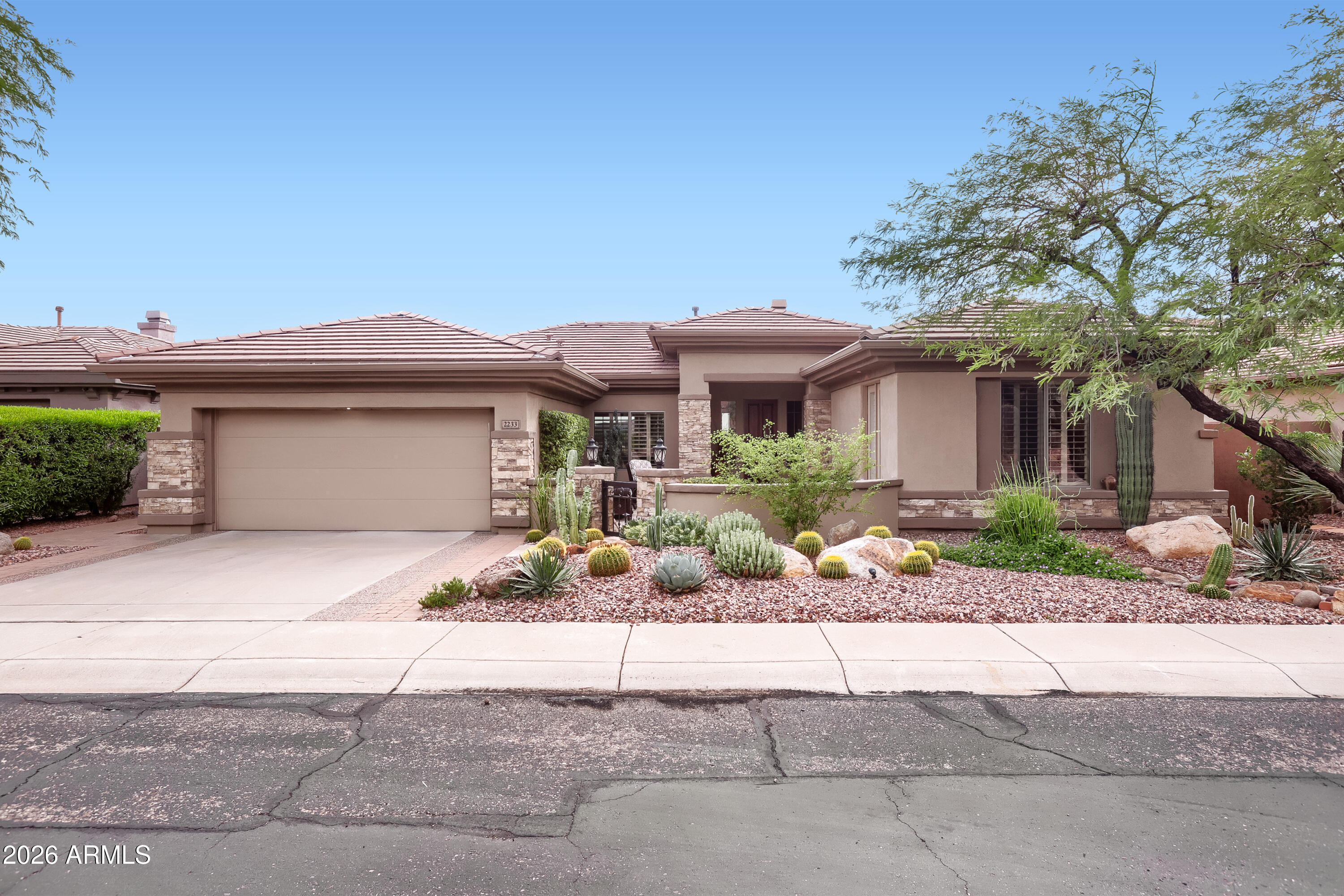 2233 W Stonewall Drive — photo