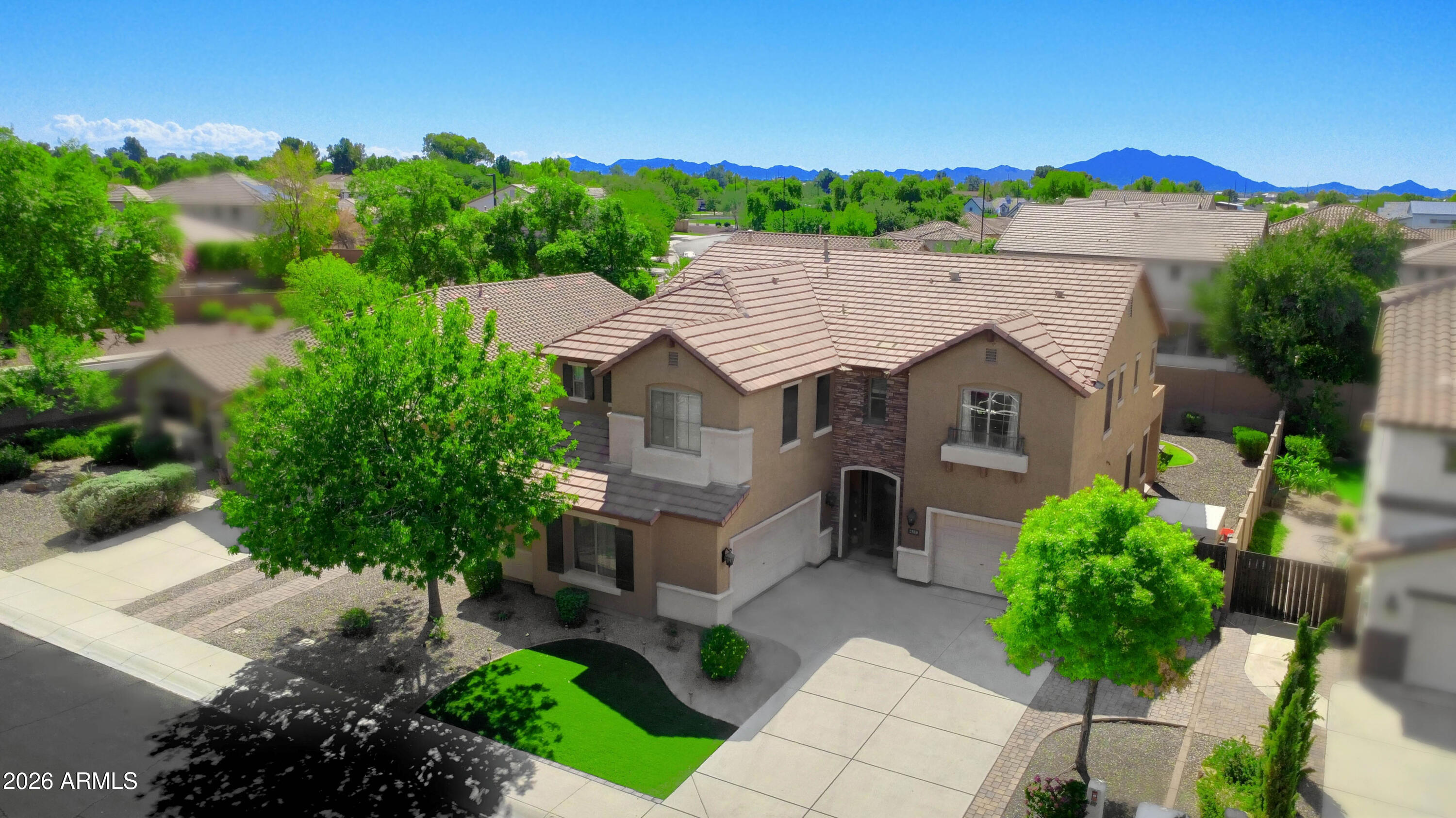 2529 E Parkview Drive — photo