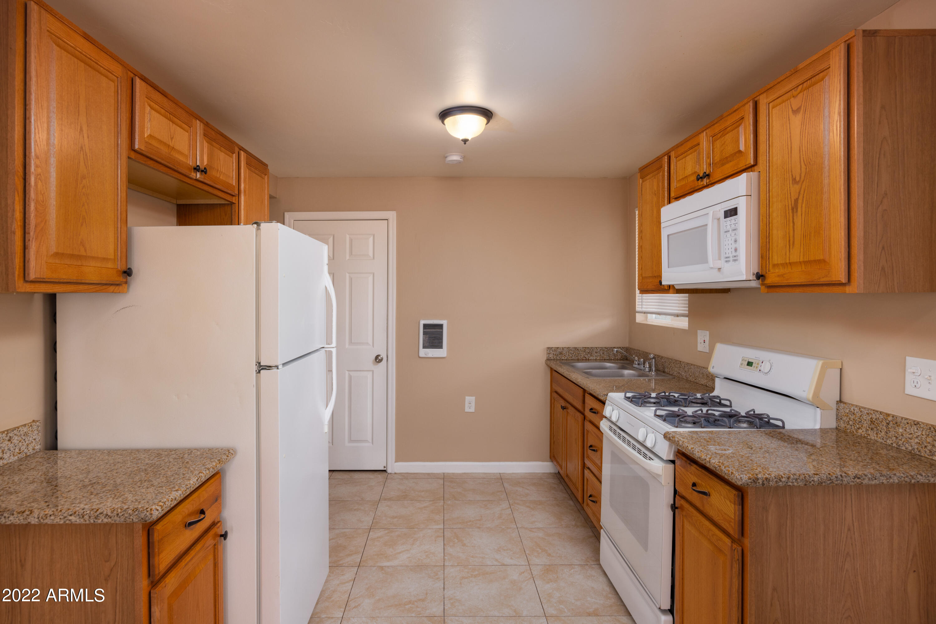 2501 W Belmont Avenue Apt 5 — photo