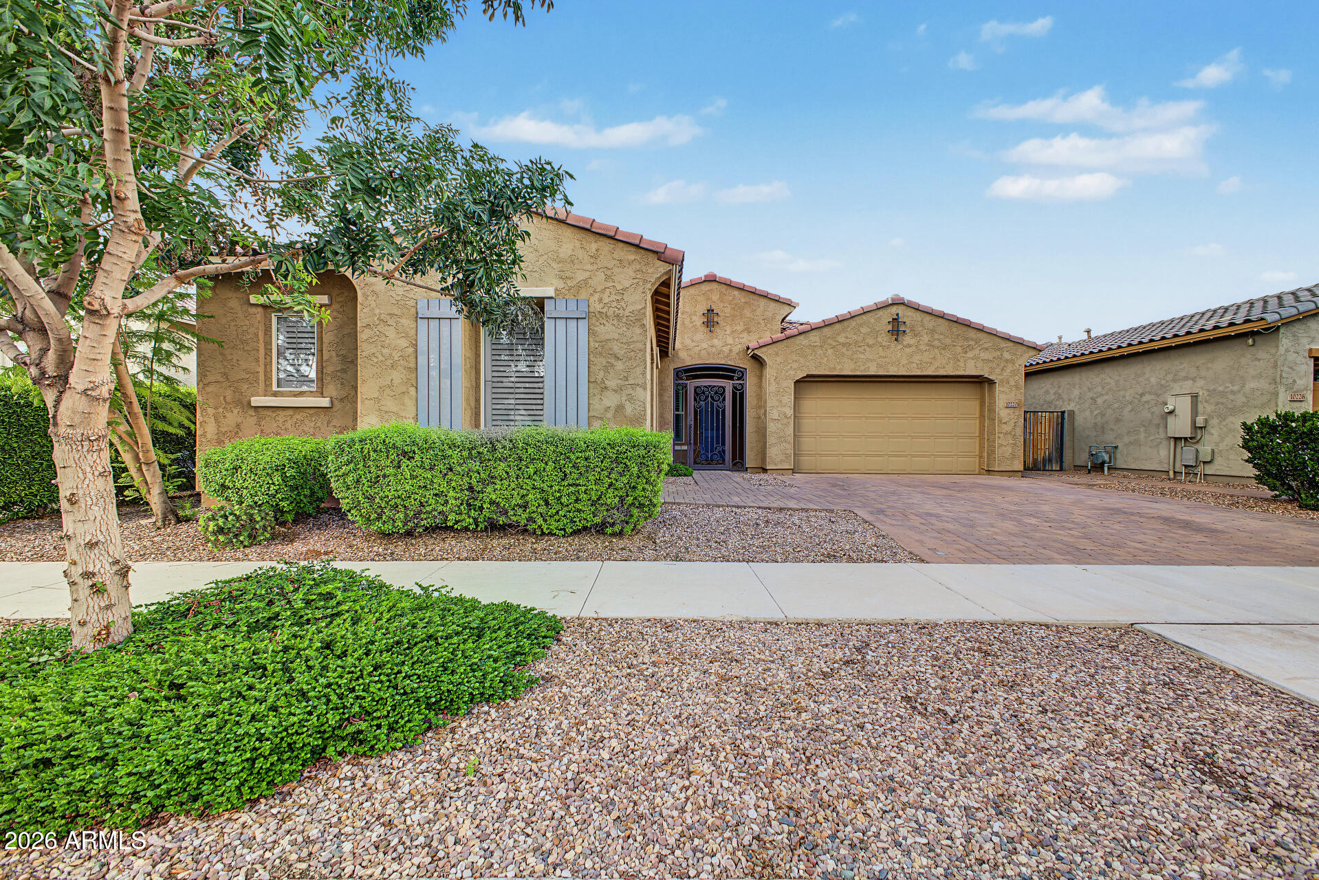 10220 E Thatcher Avenue — photo