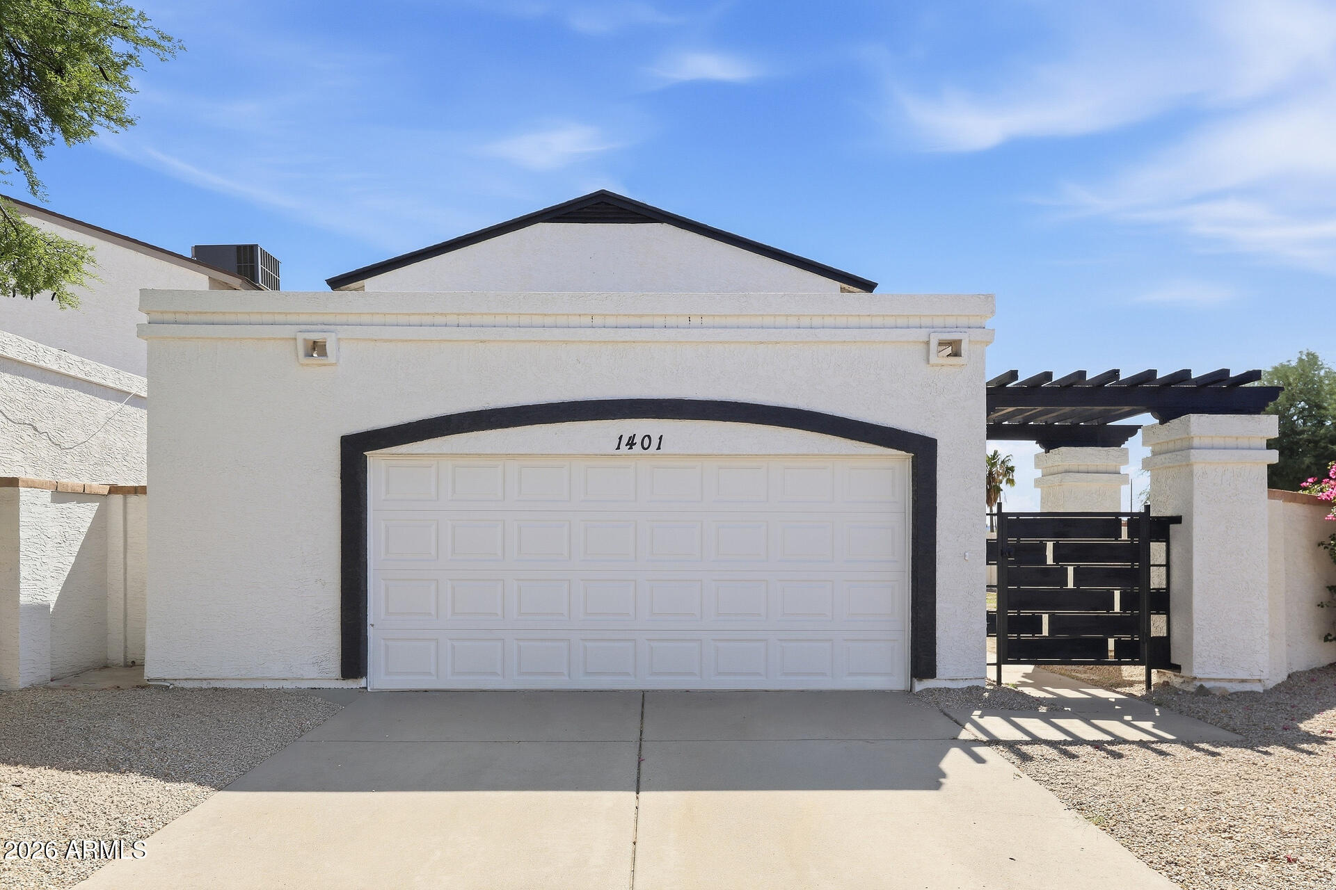 1401 E Kerry Lane — photo