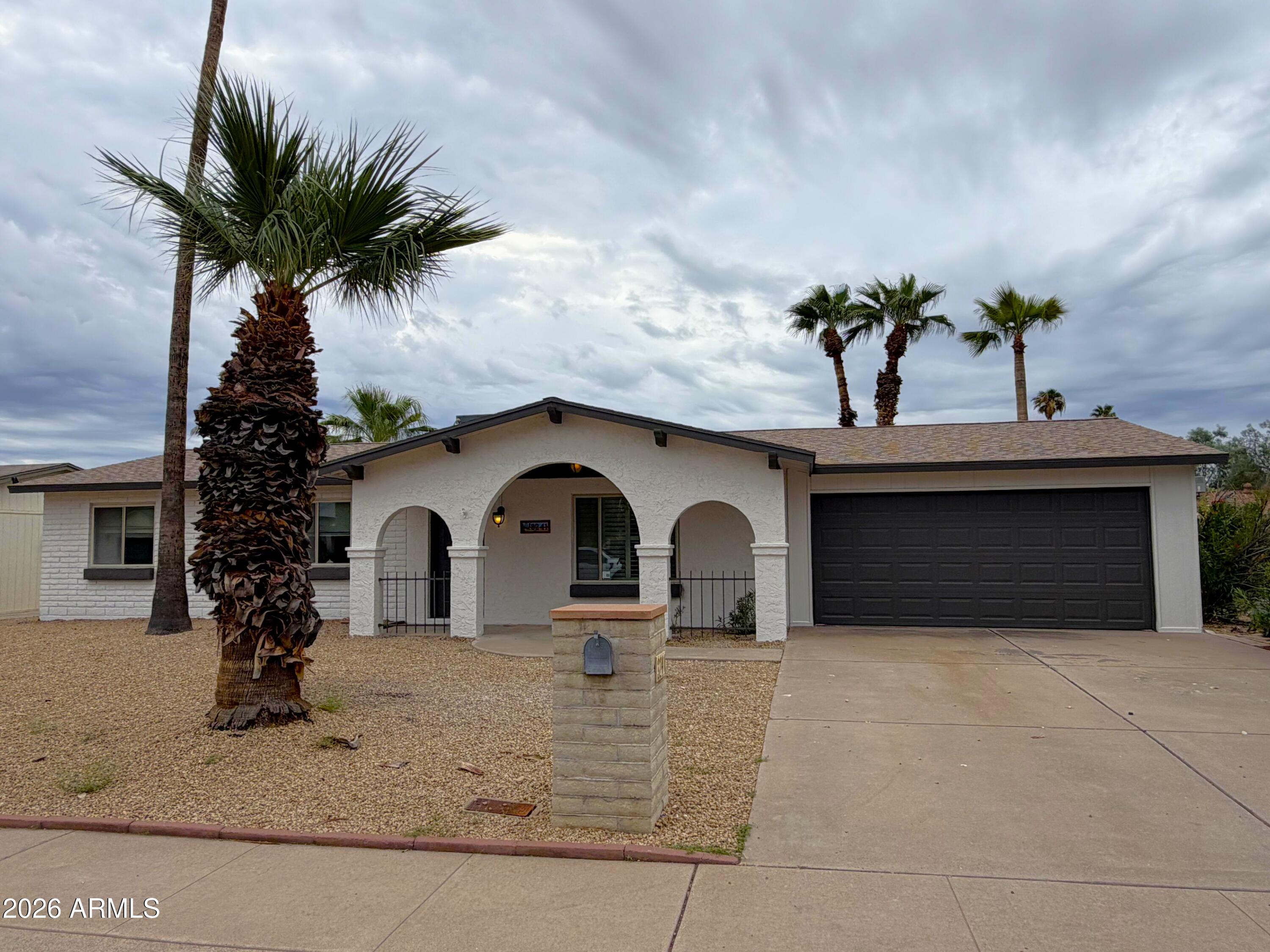 3241 E Sunnyside Drive — photo