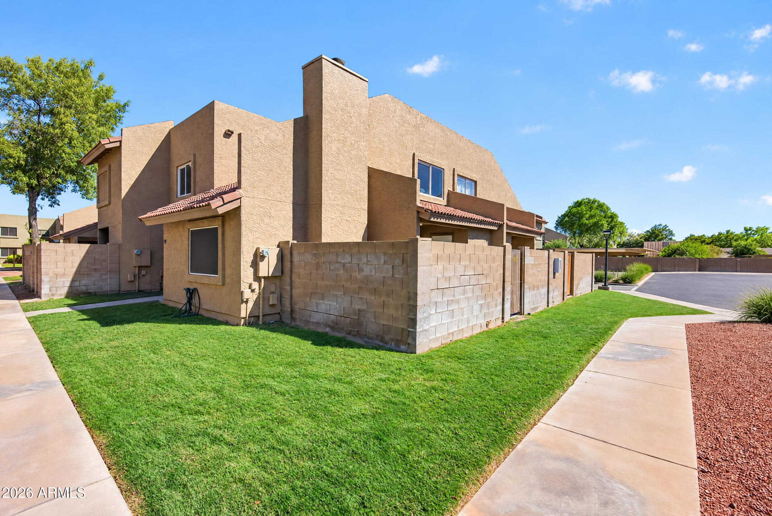 222 W Brown Road 99 — photo