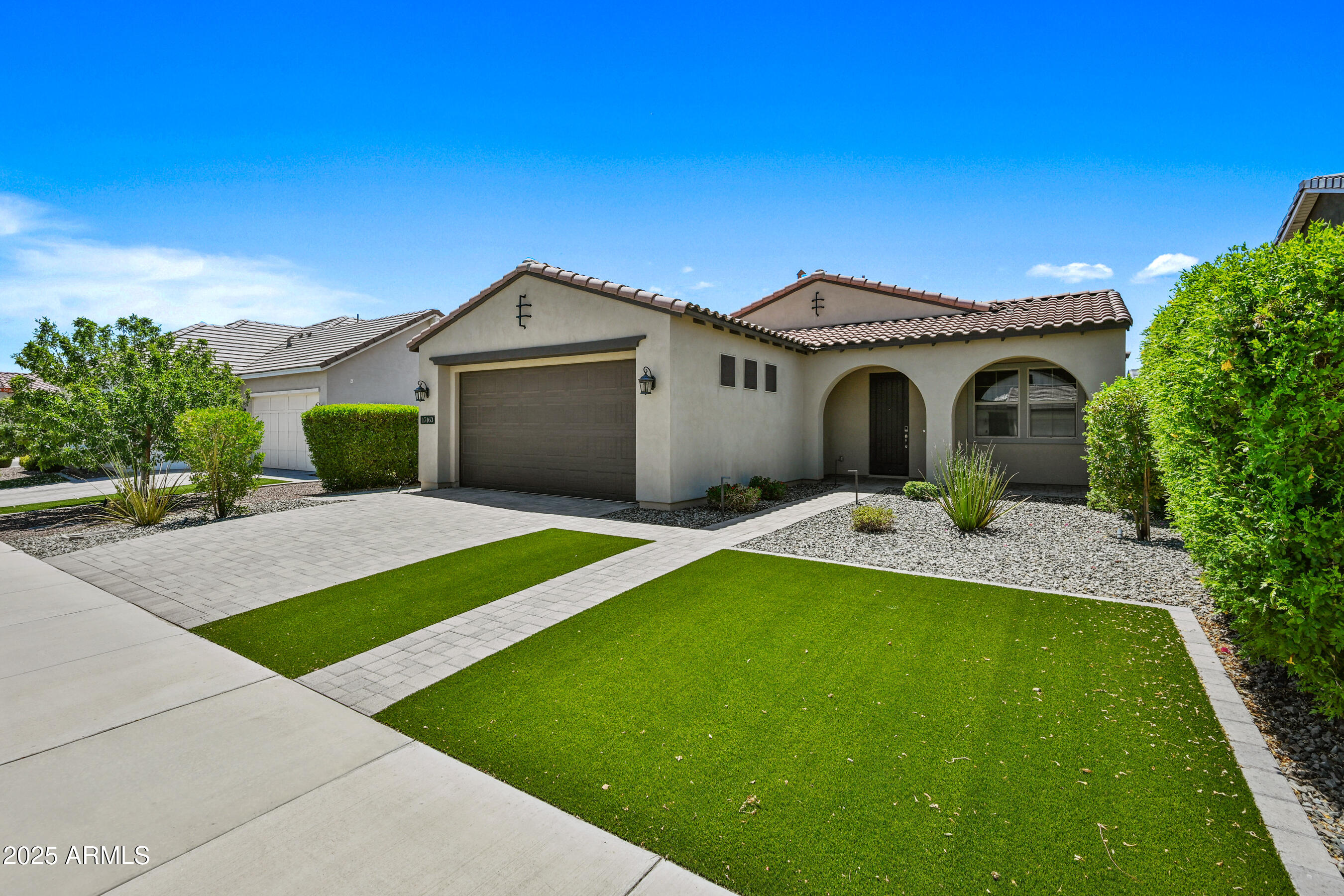 17163 W Thousand Oaks Street — photo