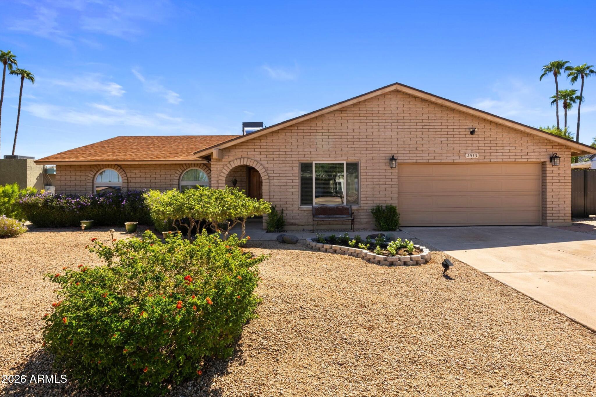 2543 E Mercer Lane — photo