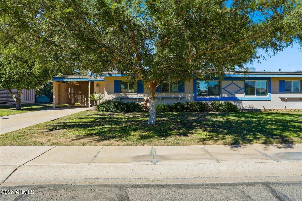 10916 W Peoria Avenue — photo