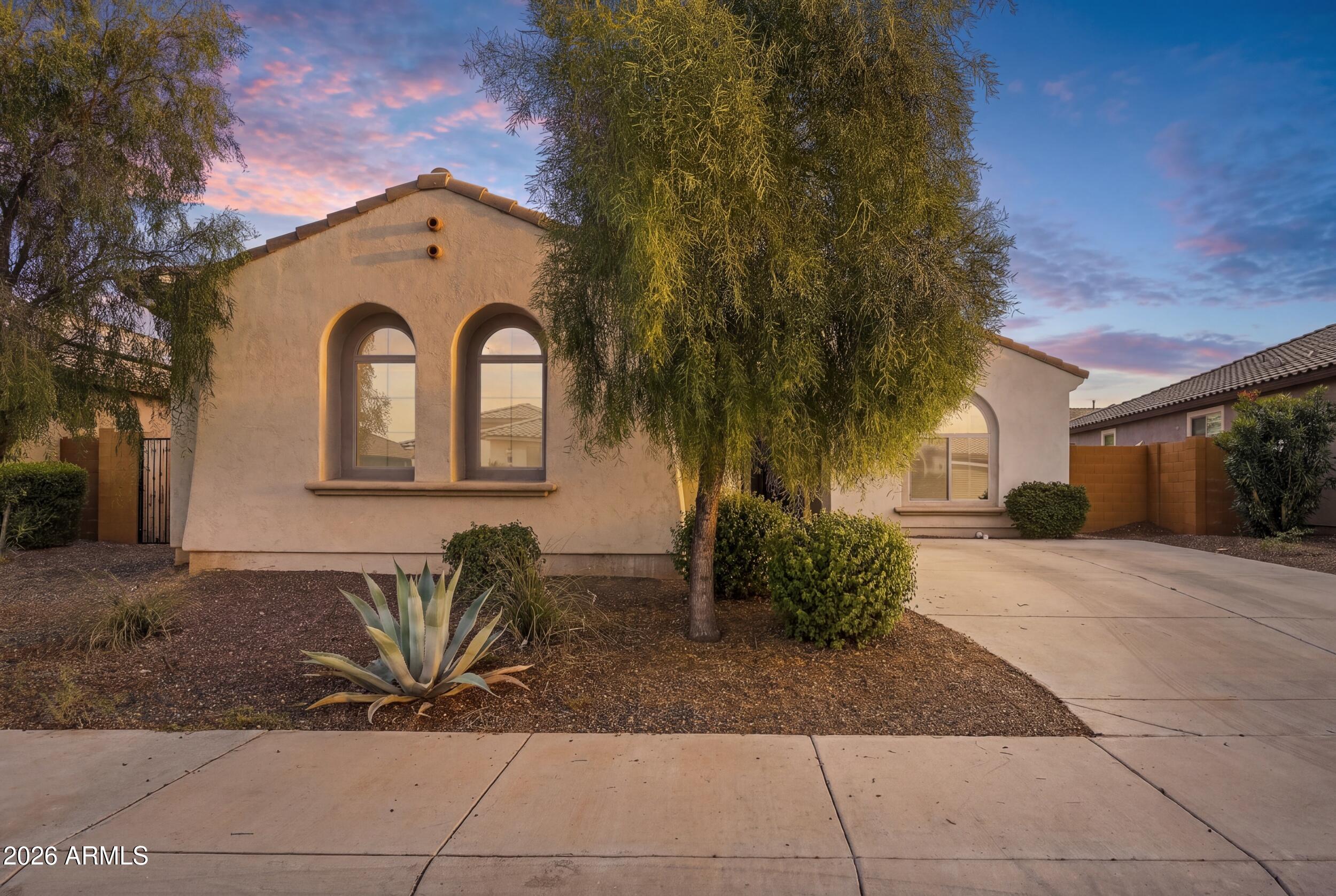 26065 W Quail Avenue — photo