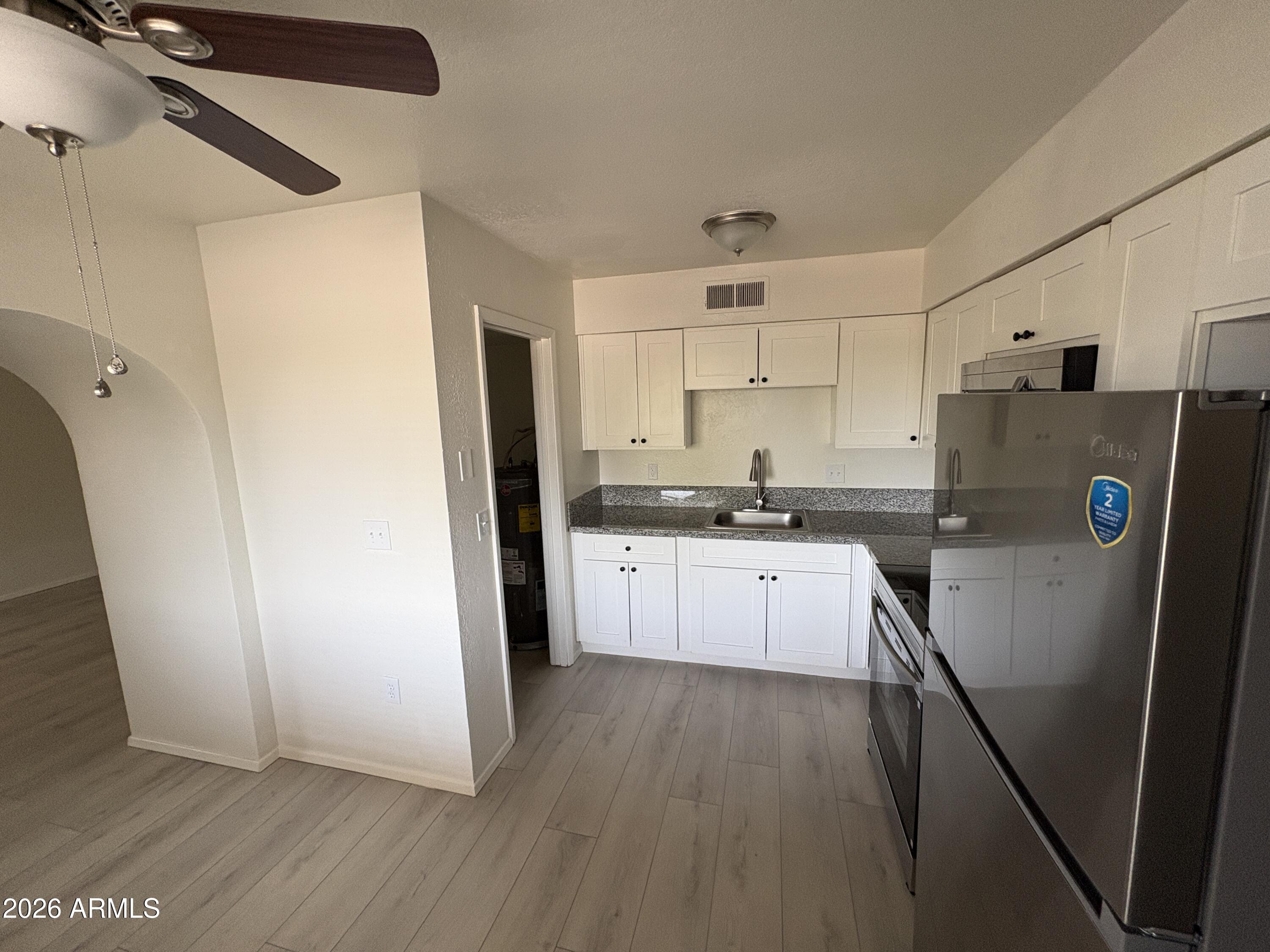 1207 E Jarvis Avenue — photo