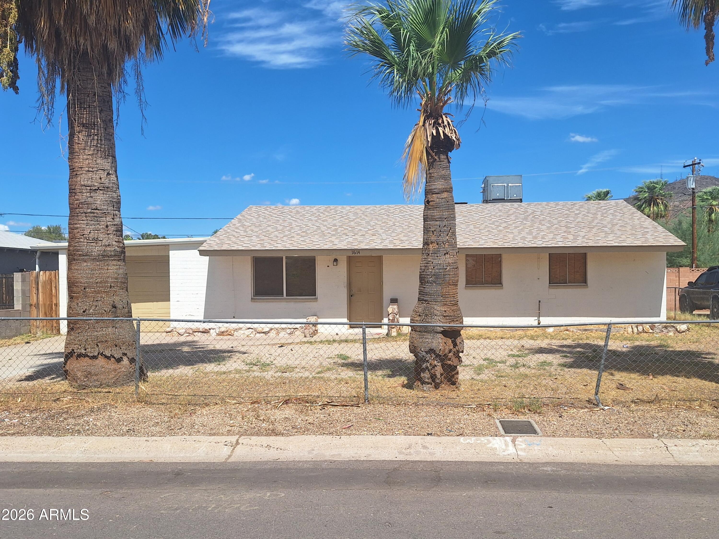 1614 W Brown Street — photo