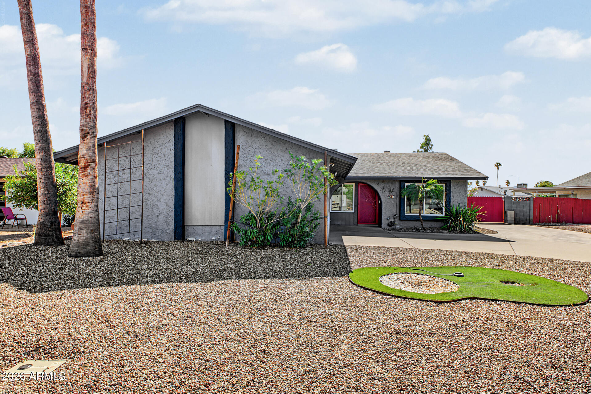 637 W Garnet Avenue — photo
