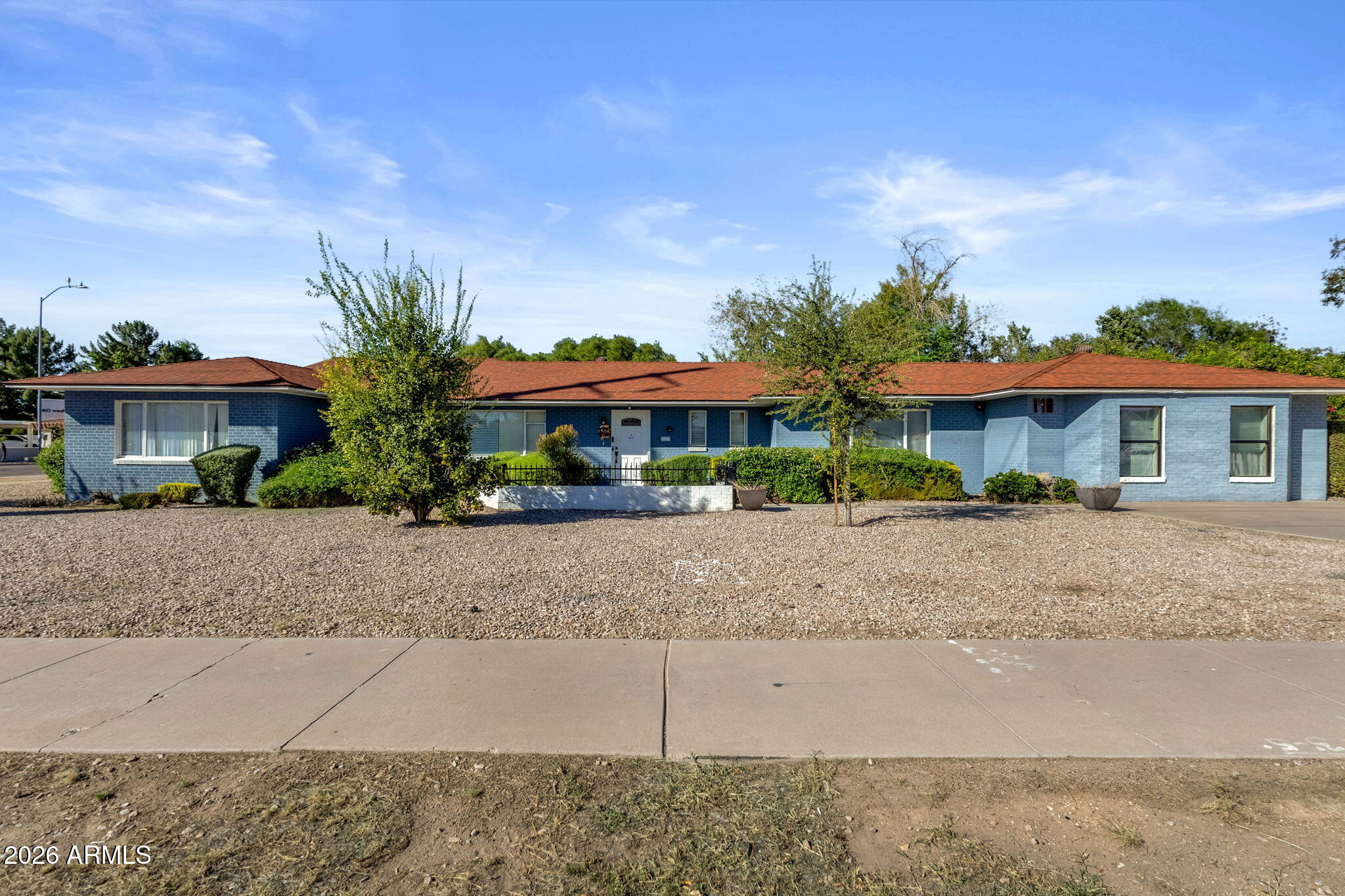 140 W University Drive — photo