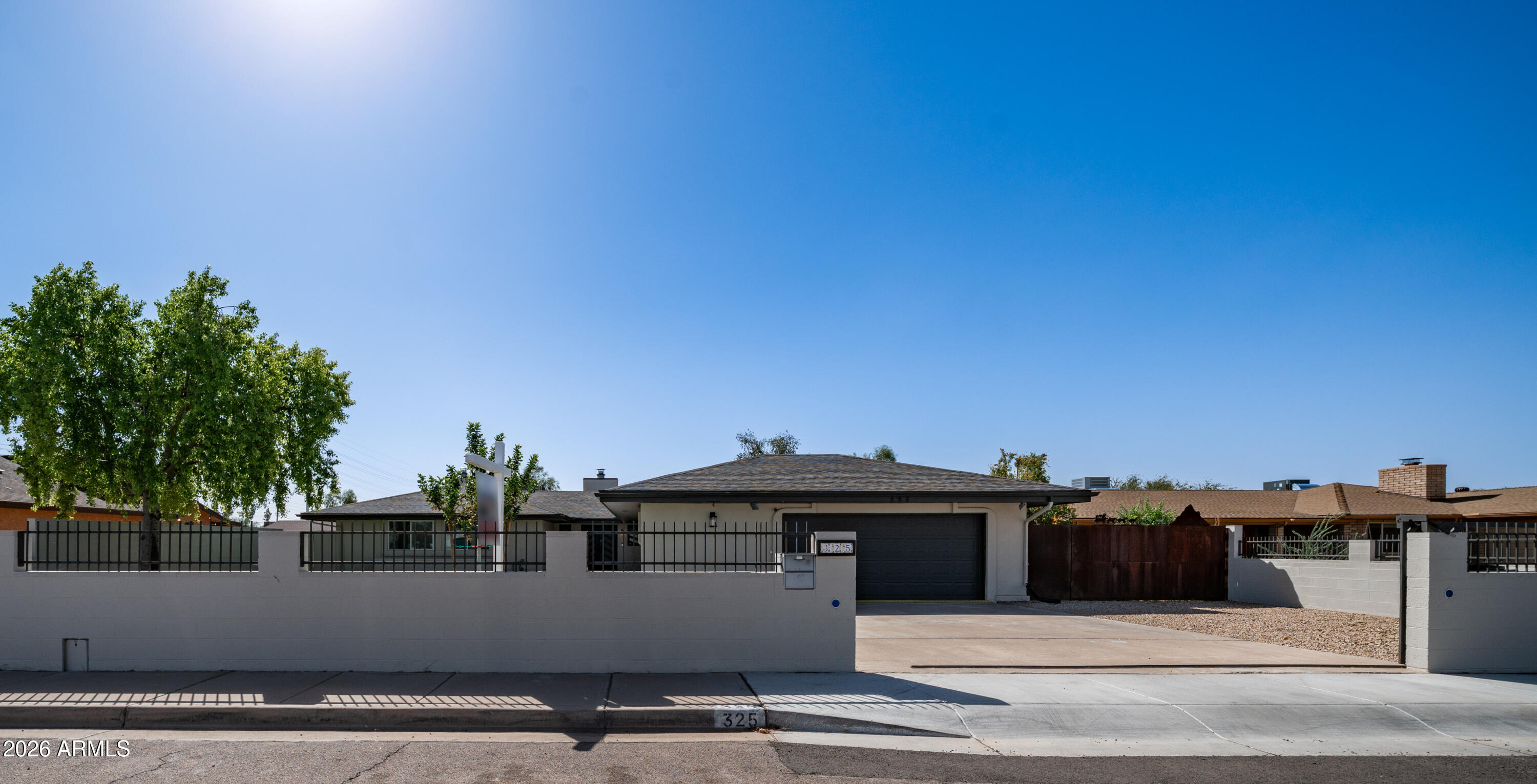 325 W Manhatton Drive — photo