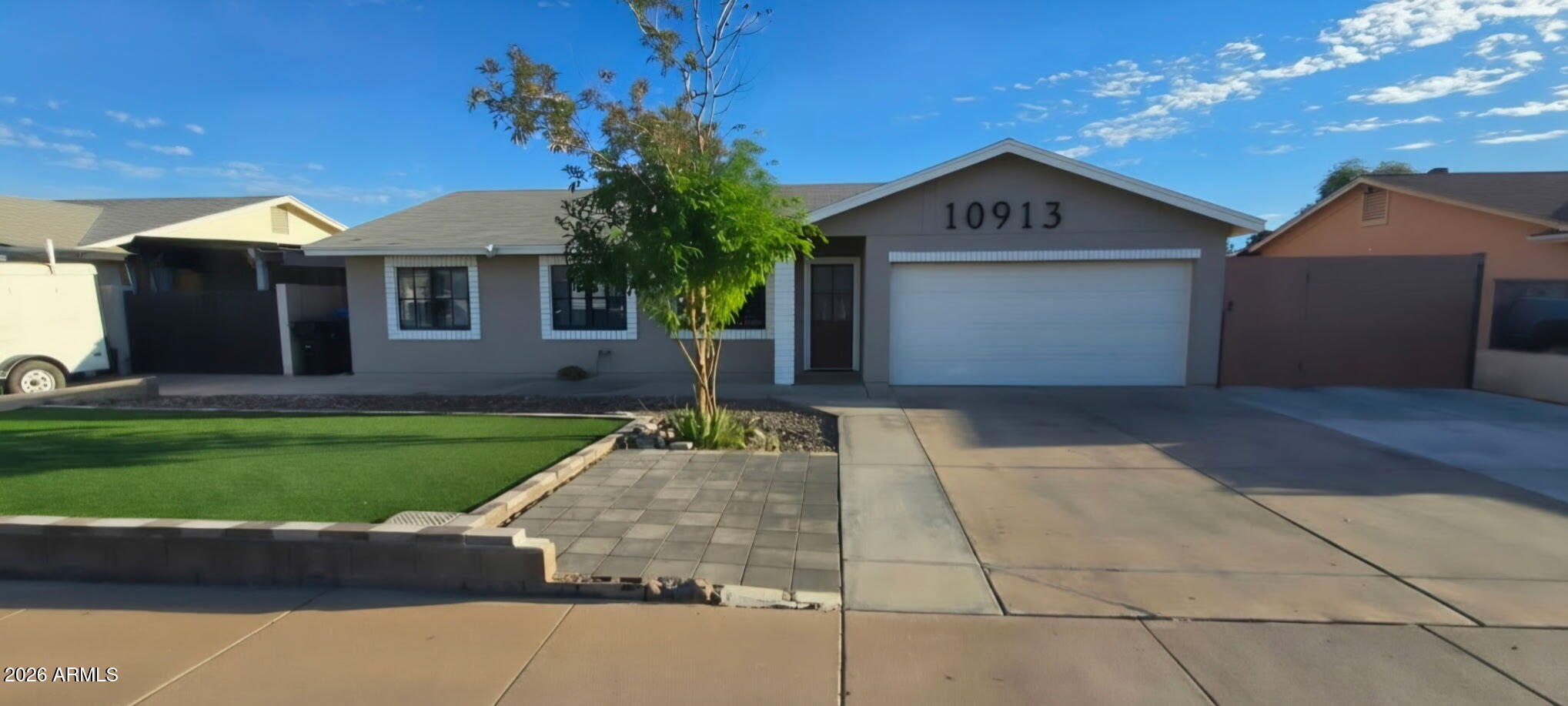 10913 W Sells Drive — photo