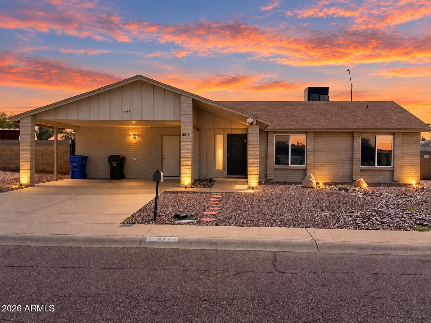 2913 W Woodridge Drive — photo