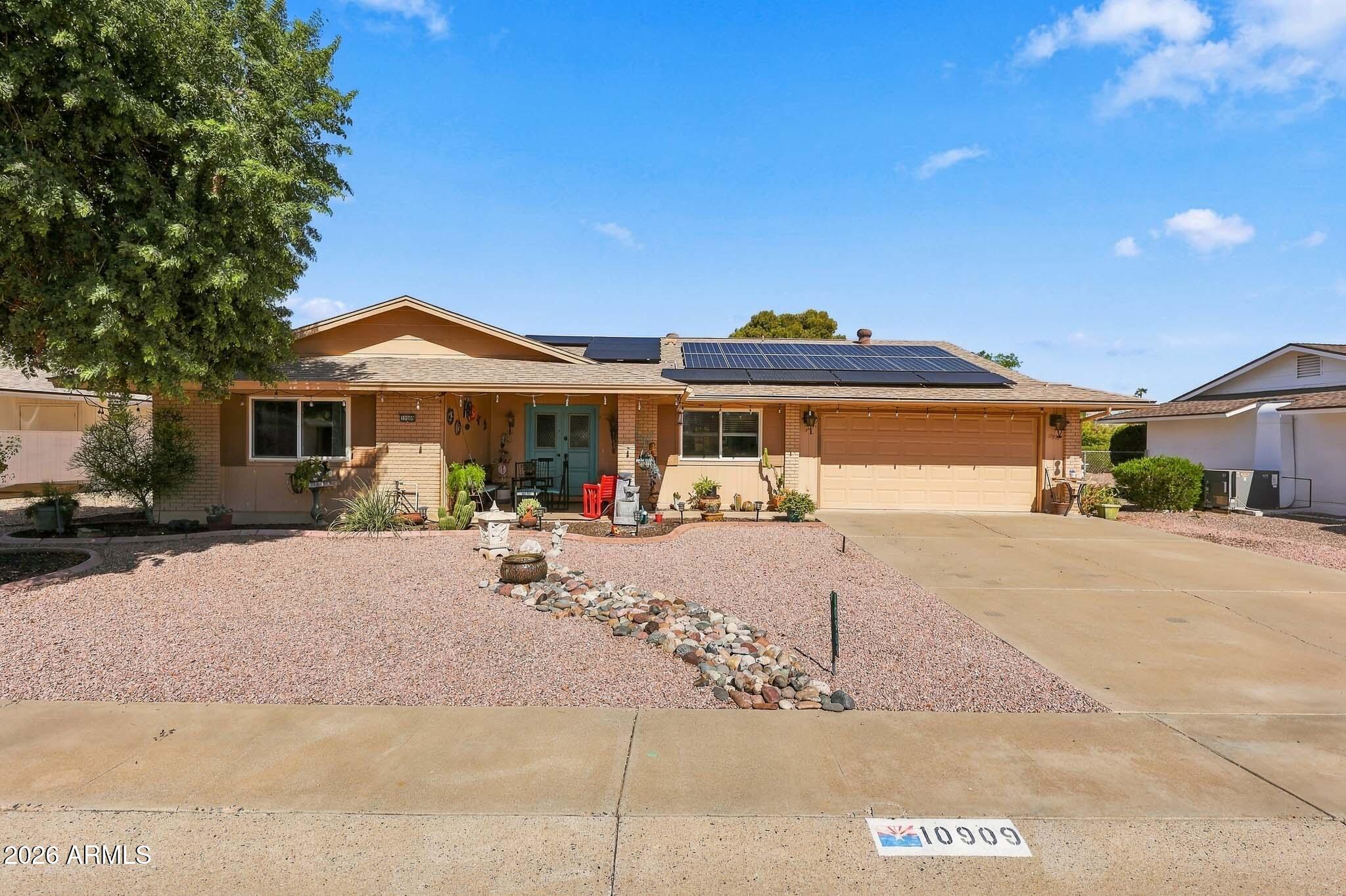10909 W Roundelay Circle — photo