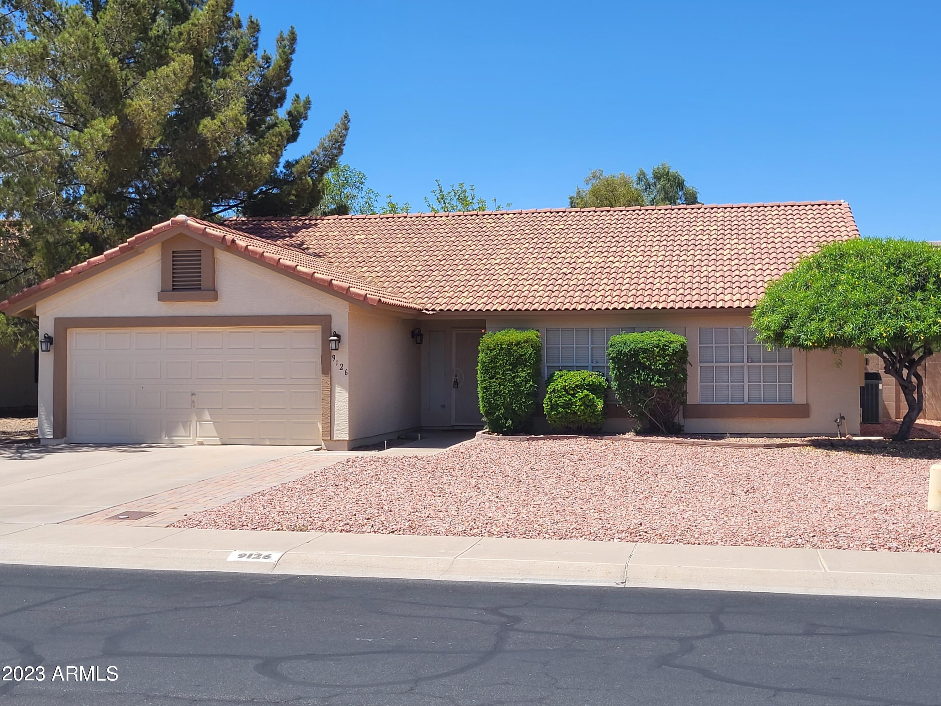 9126 W Maui Lane — photo