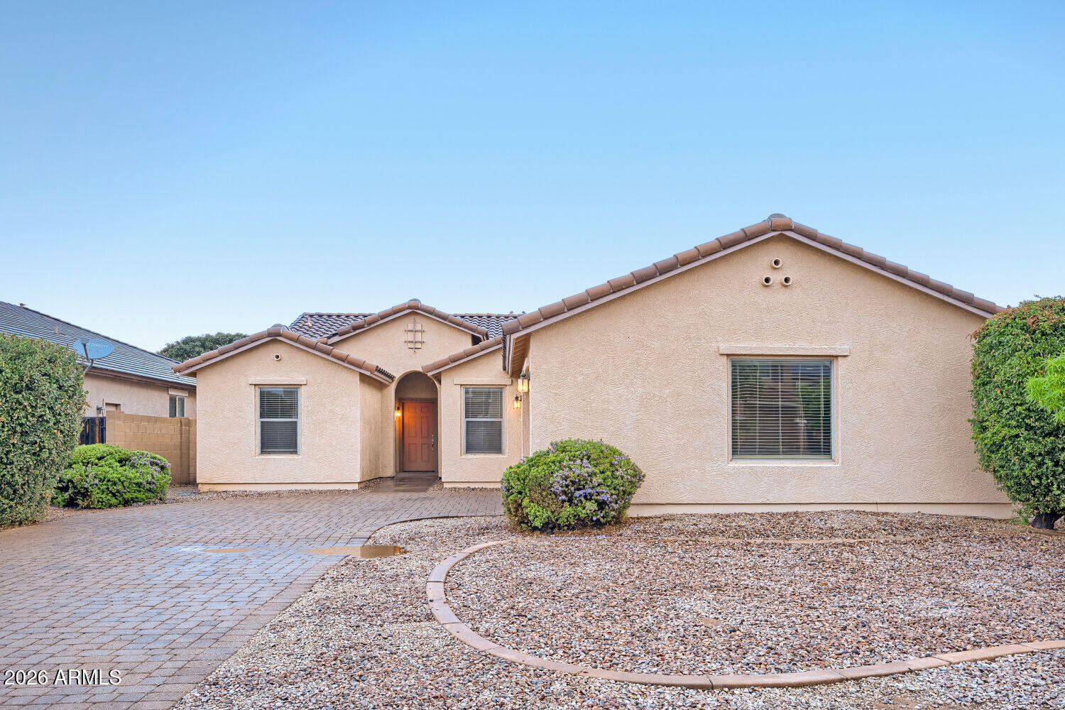 906 W Desert Hollow Drive — photo