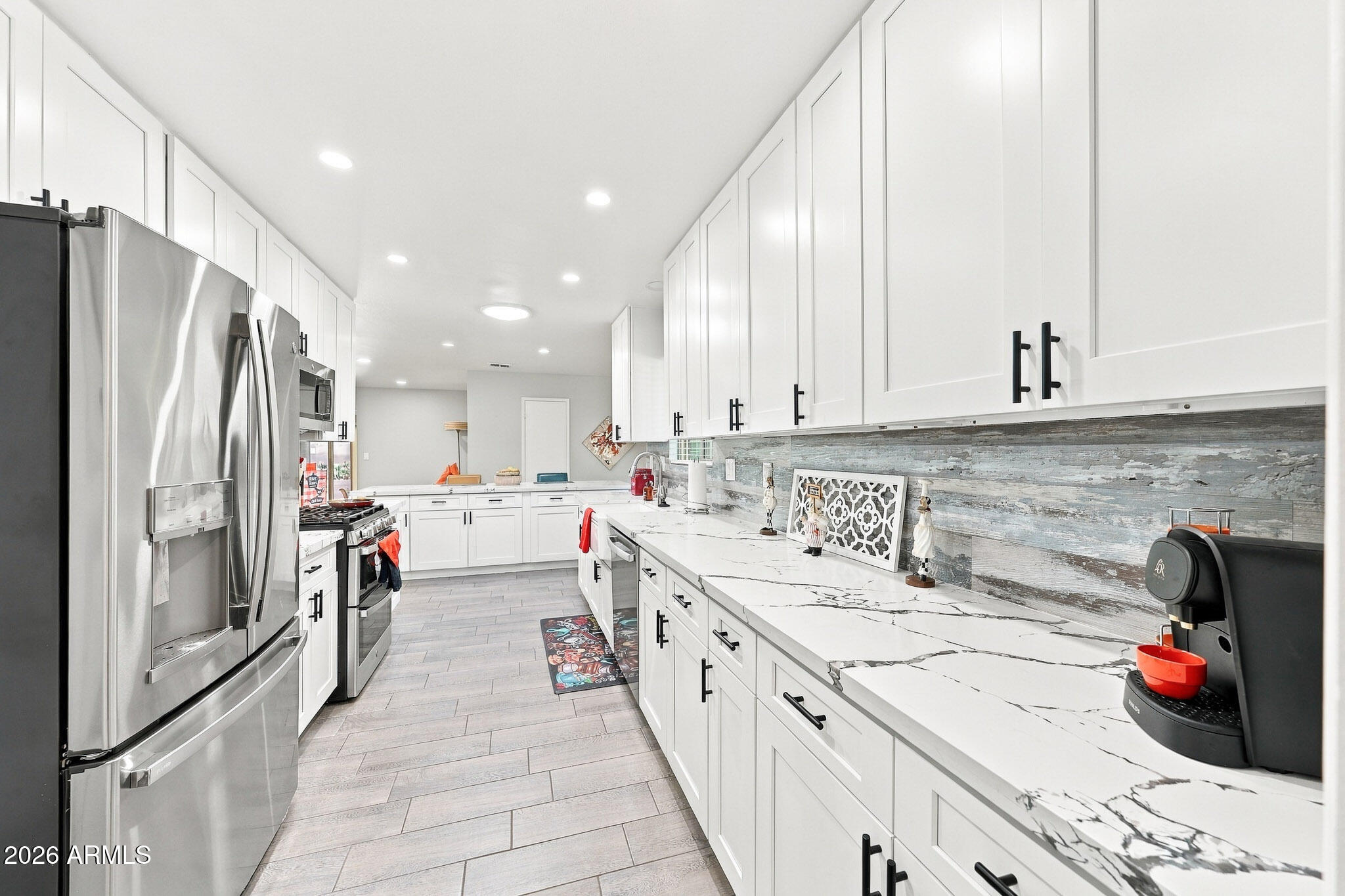 10718 W Cheryl Drive — photo