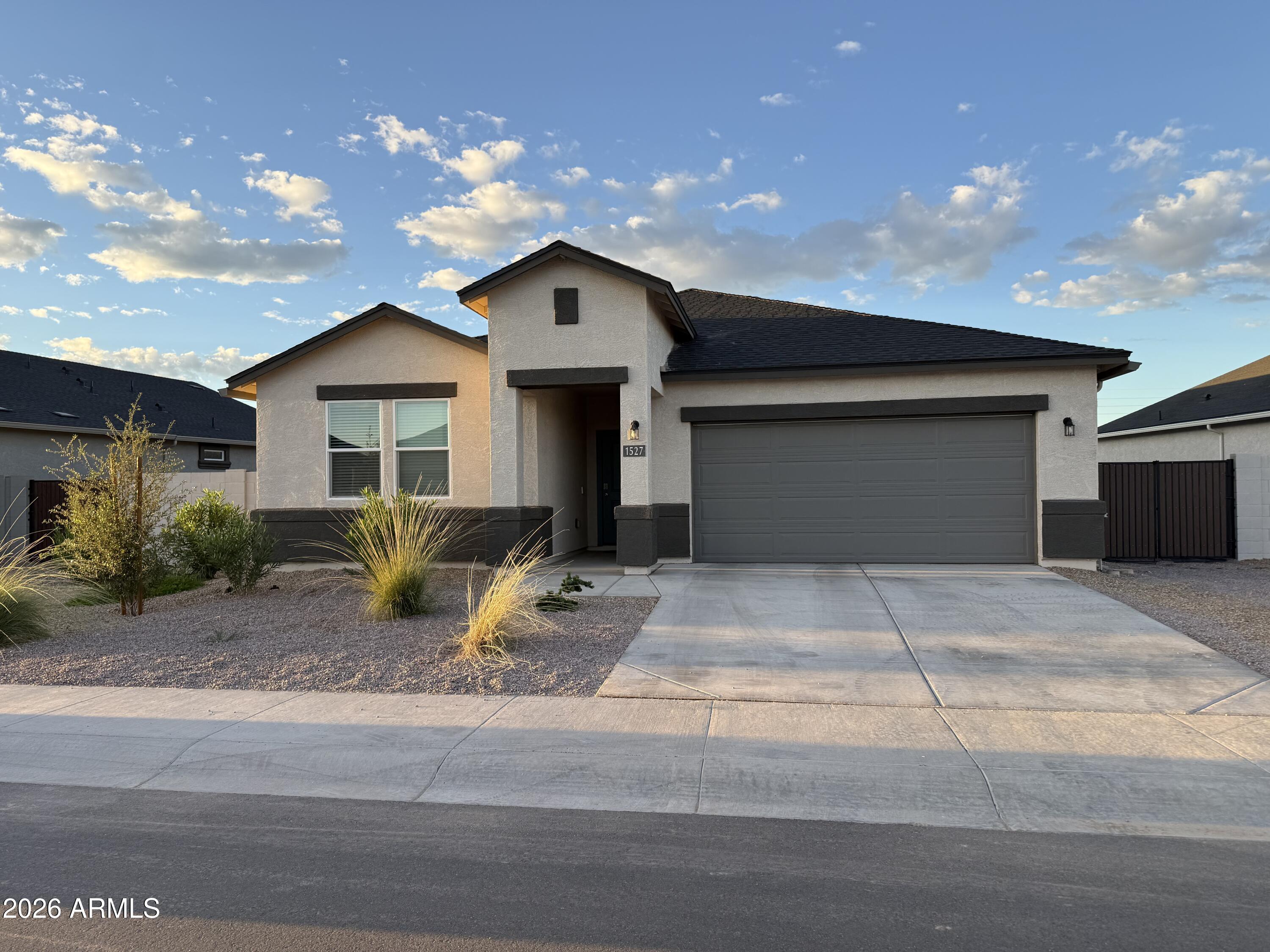 1527 E Glazier Drive — photo