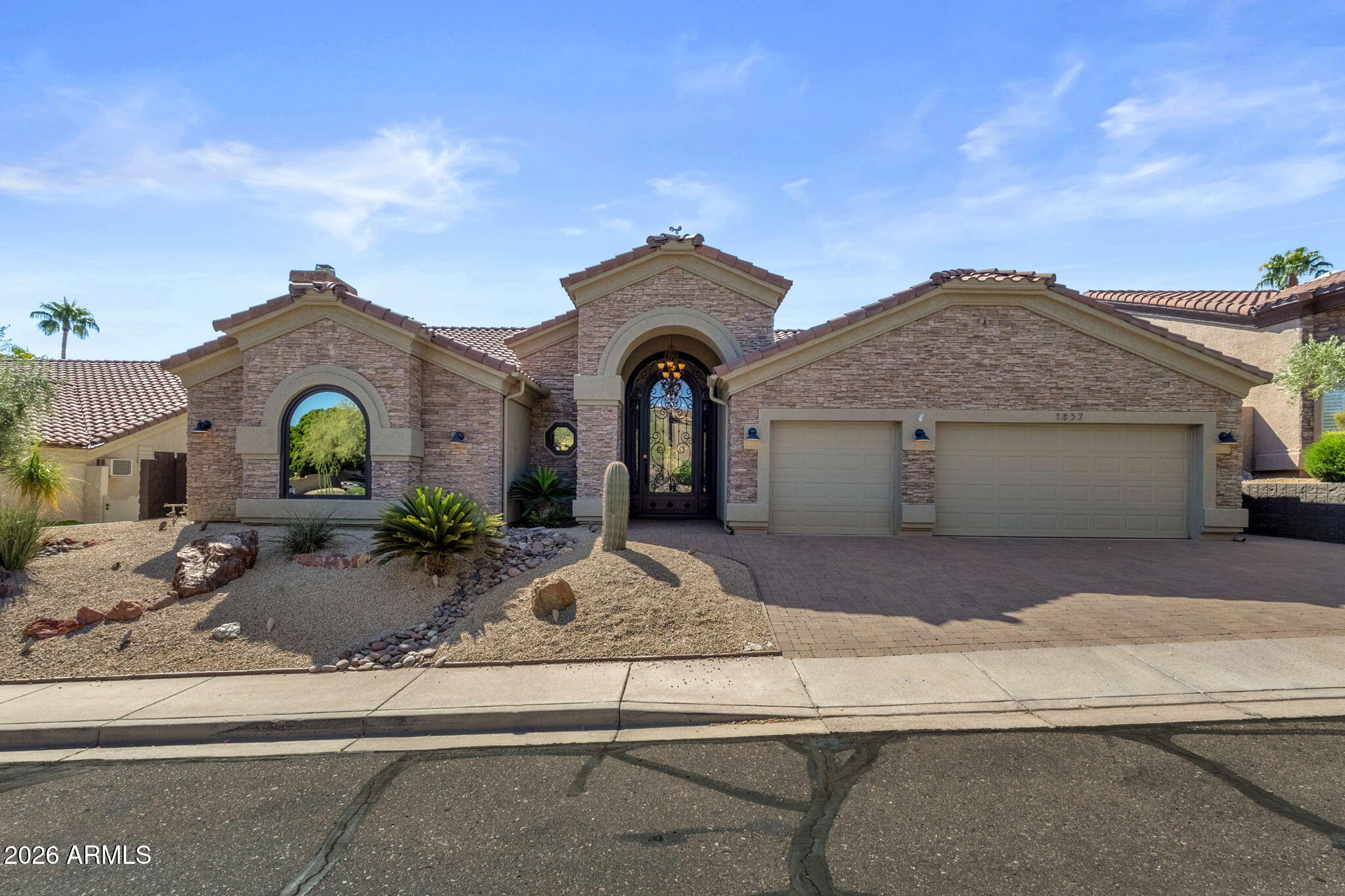 1837 E Marilyn Road — photo