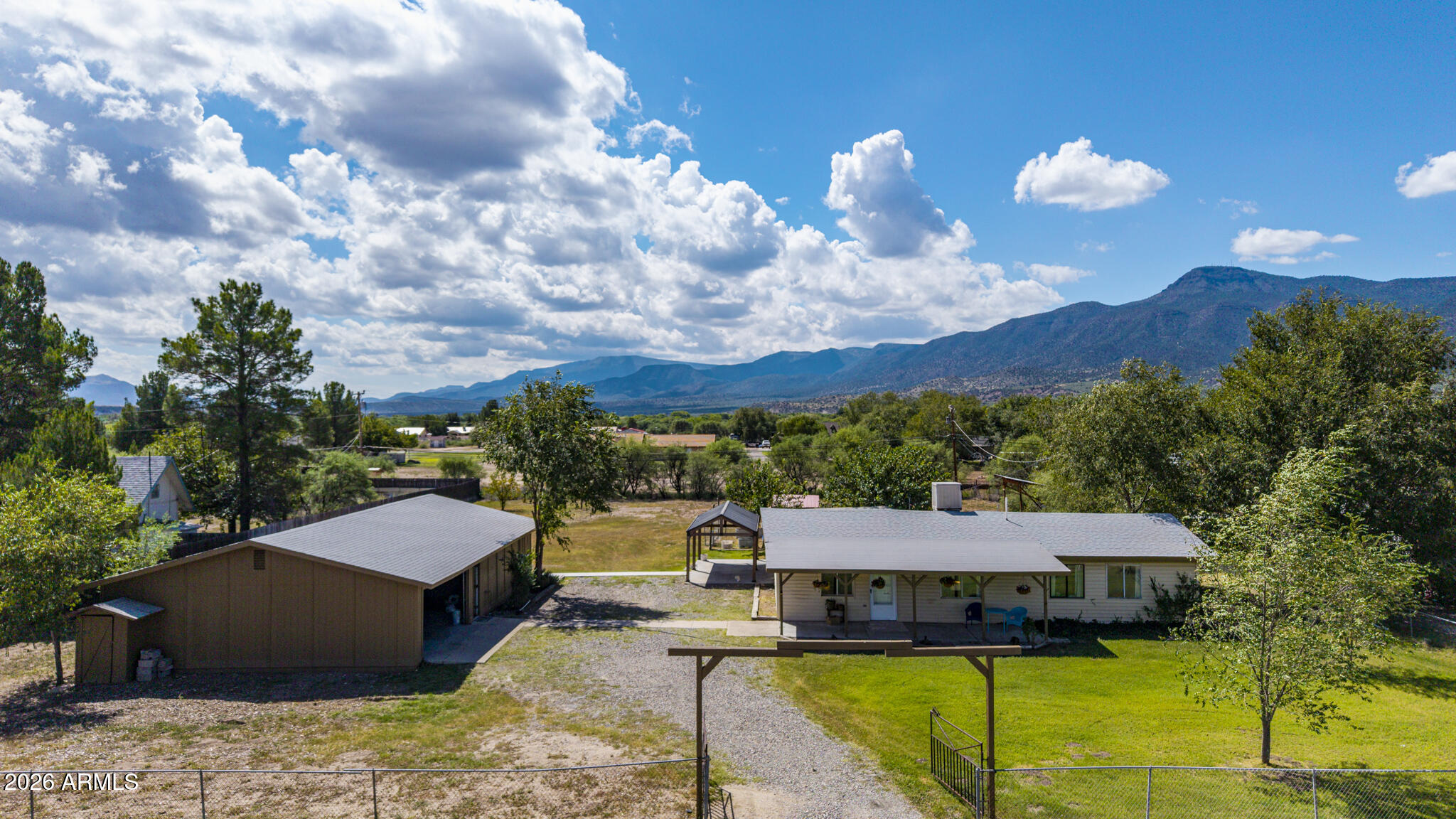 1095 E Quarterhorse Lane — photo
