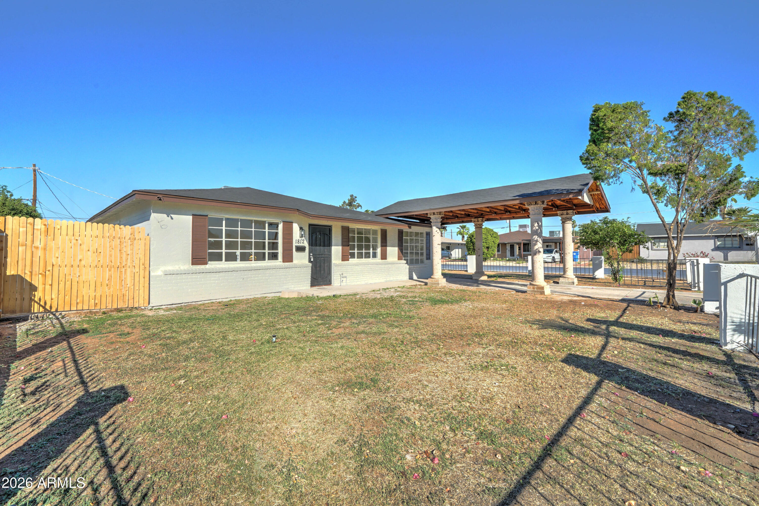 1812 N 32nd Place — photo