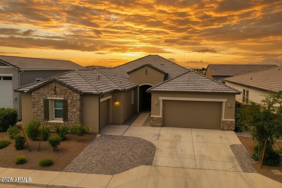 3228 E Saddletree Way — photo