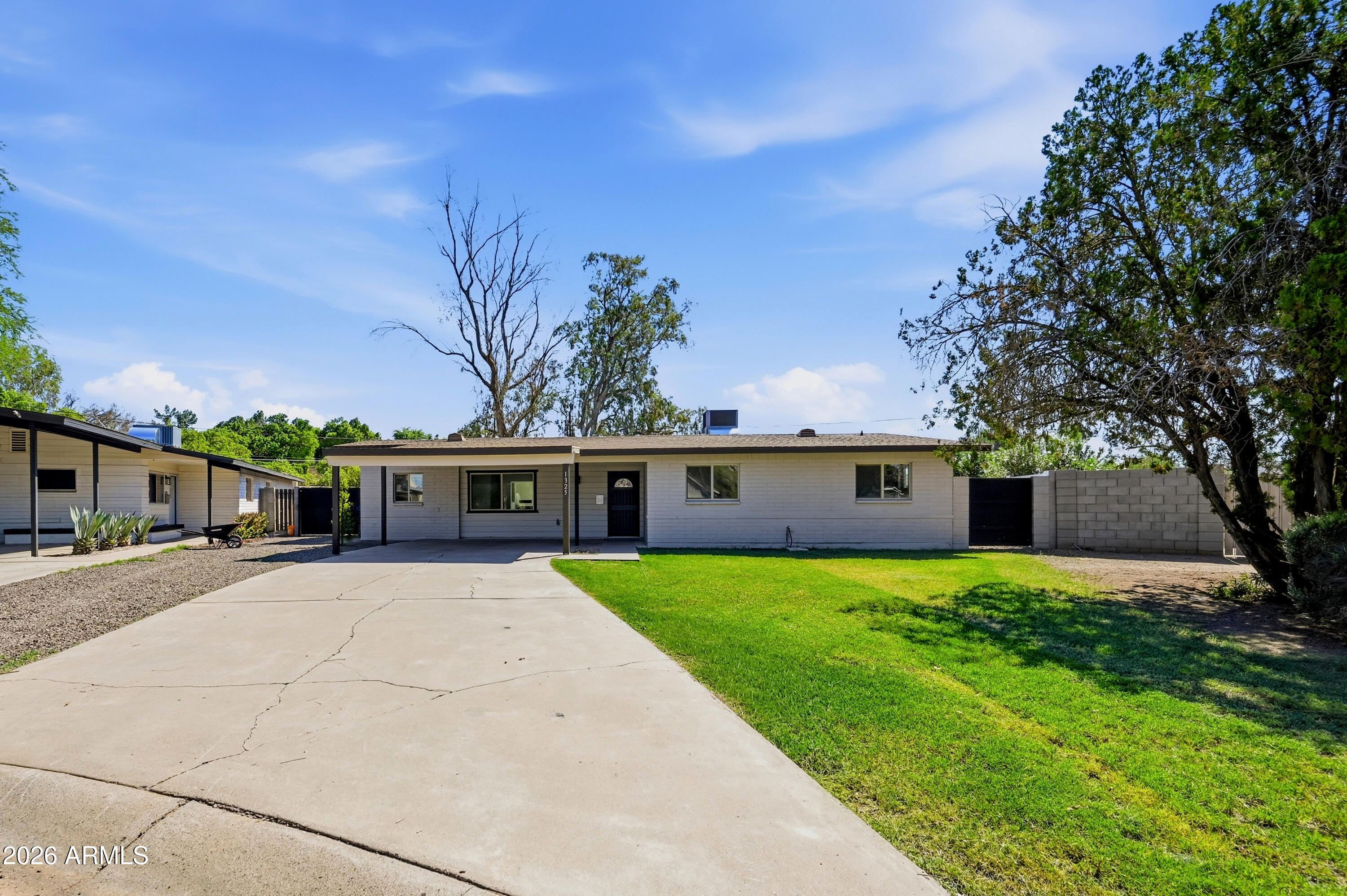 1325 E Avalon Drive — photo