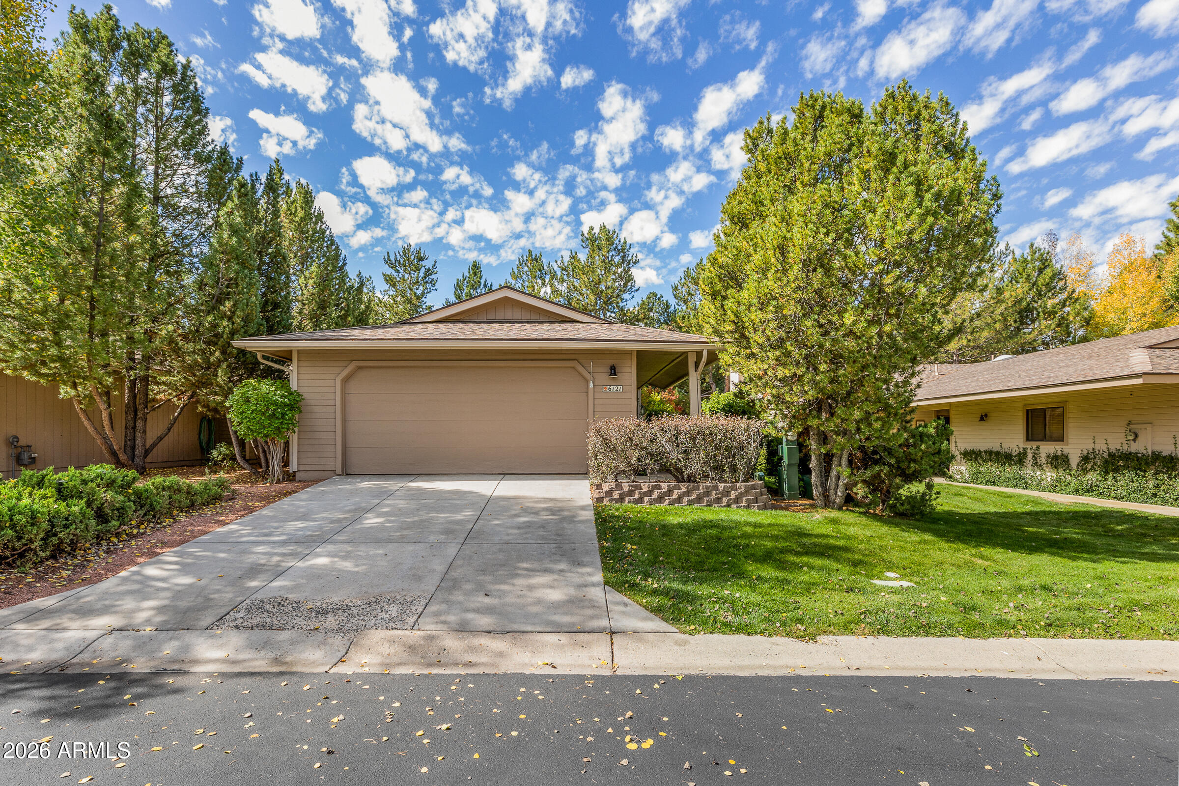 6121 E Laurel Loop — photo
