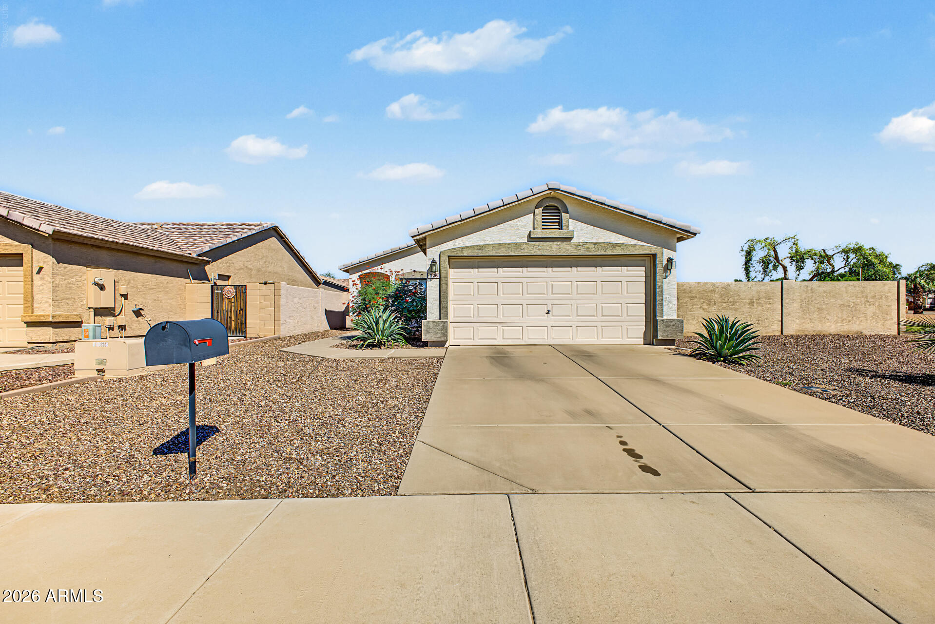 726 E Mahoney Circle — photo