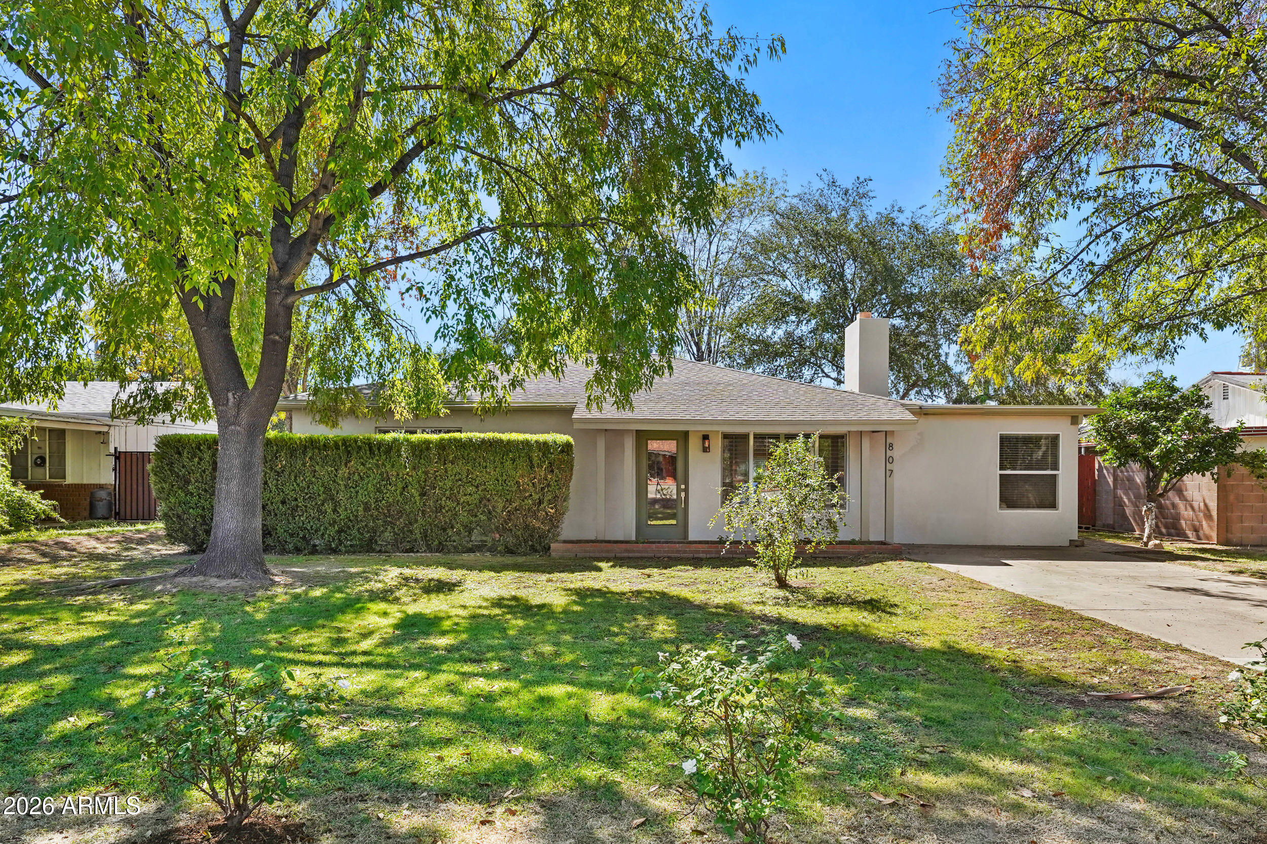 807 E Lamar Road — photo