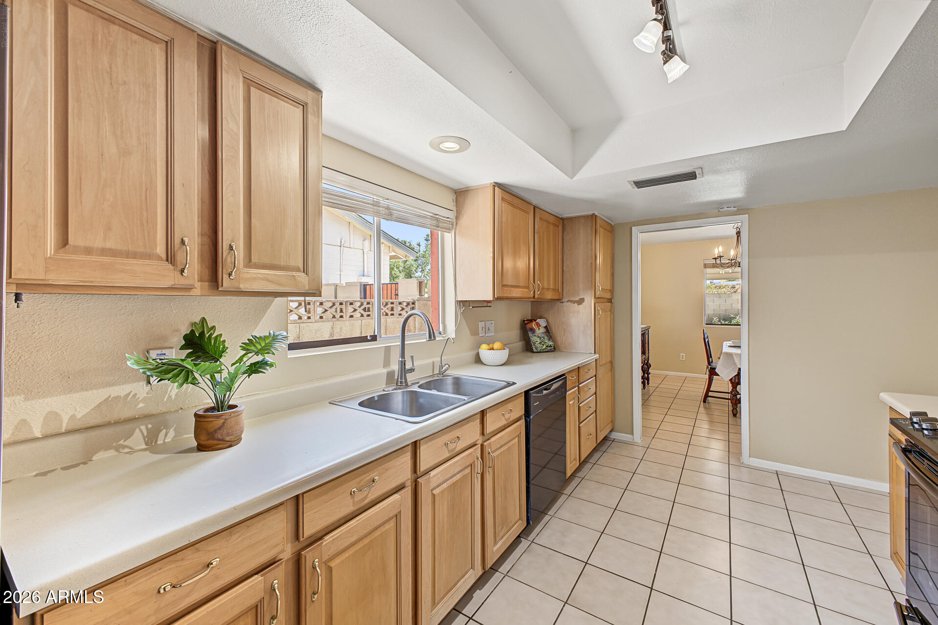 2115 E Fremont Drive — photo