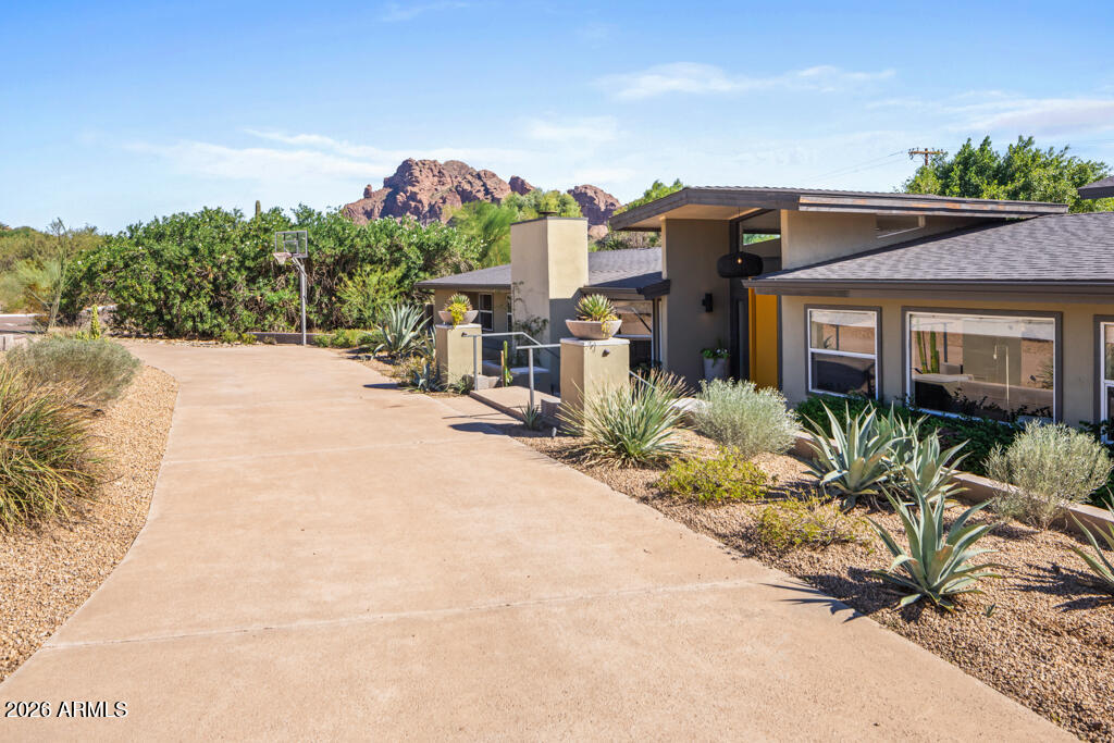 4303 E McDonald Drive — photo