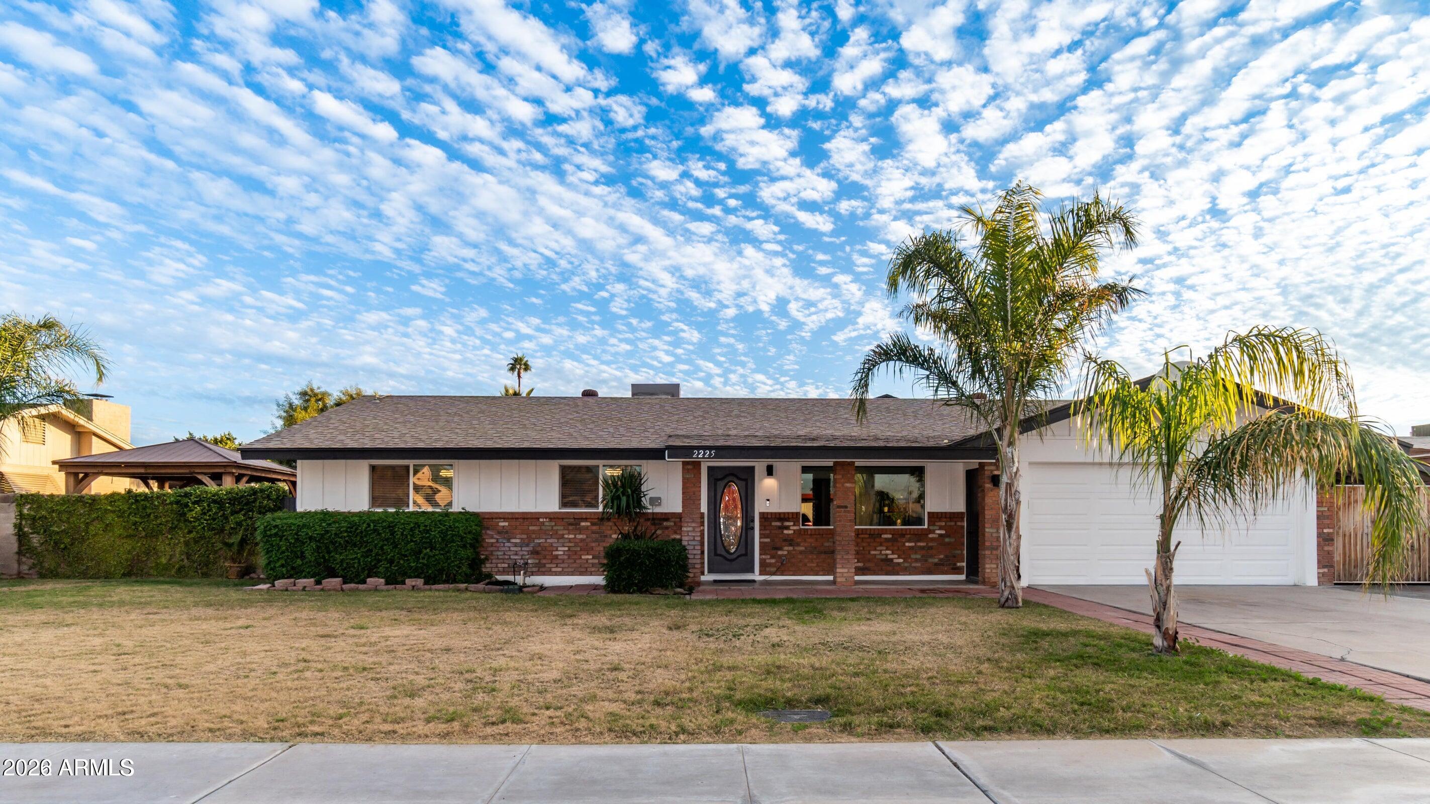 2225 E Fairfield Street — photo