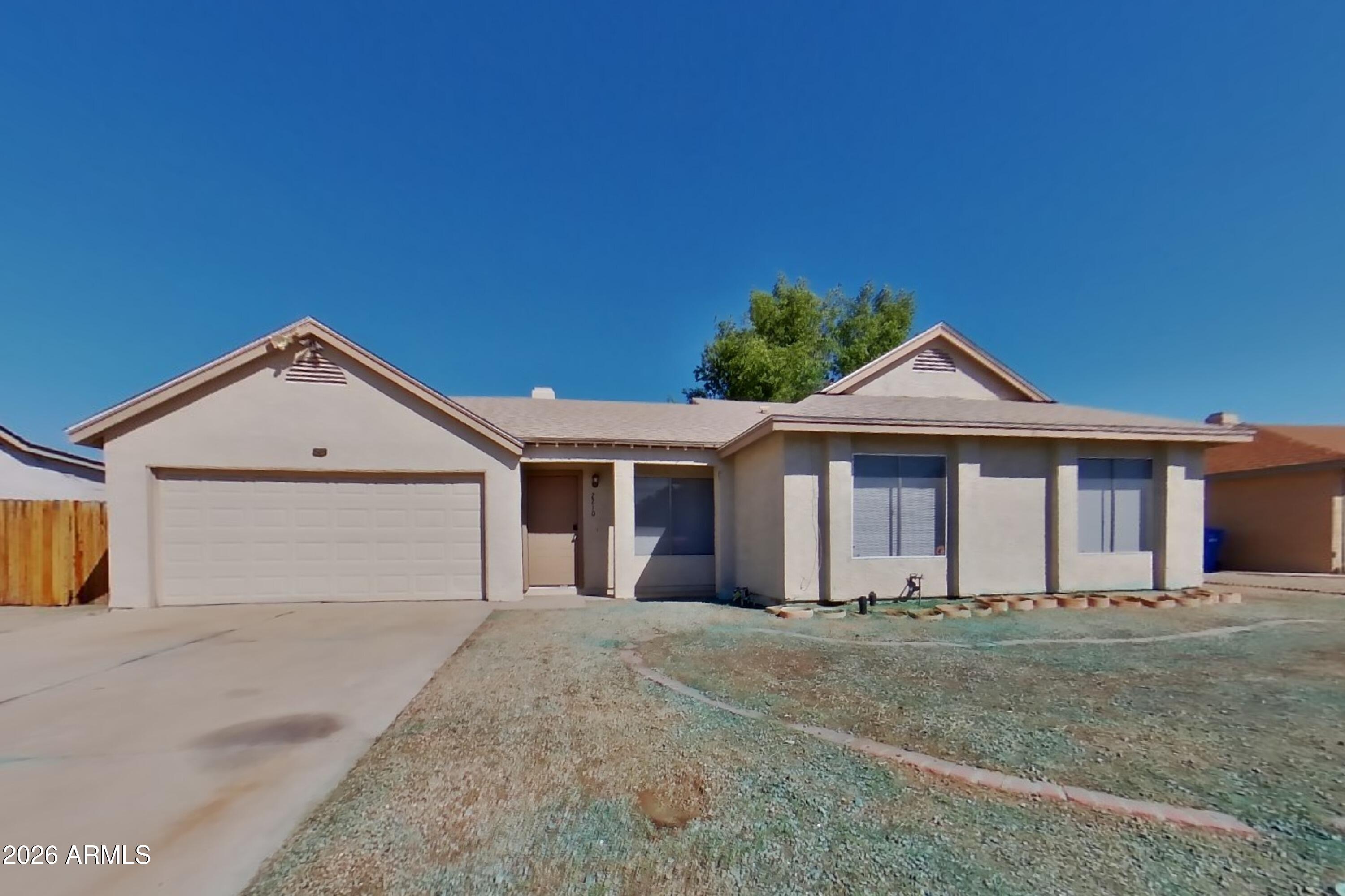 2210 W Mohawk Lane — photo