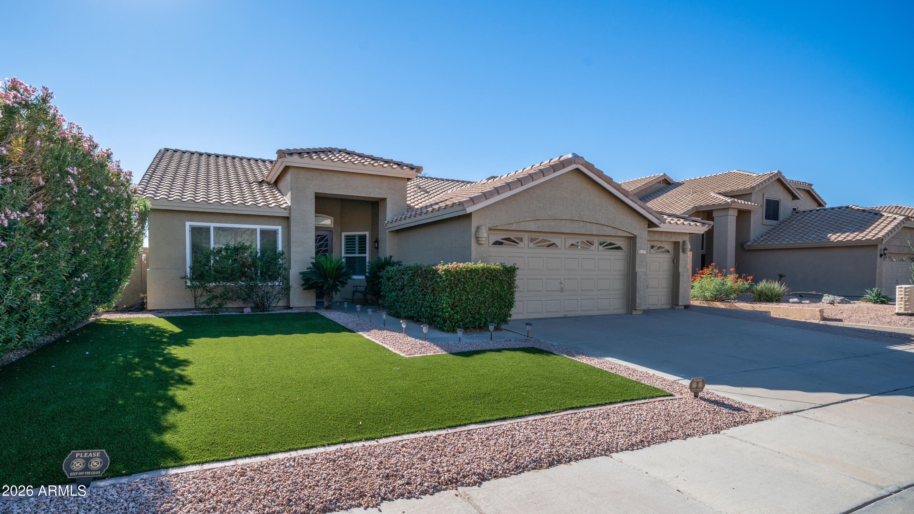 537 W Mountain Vista Drive — photo