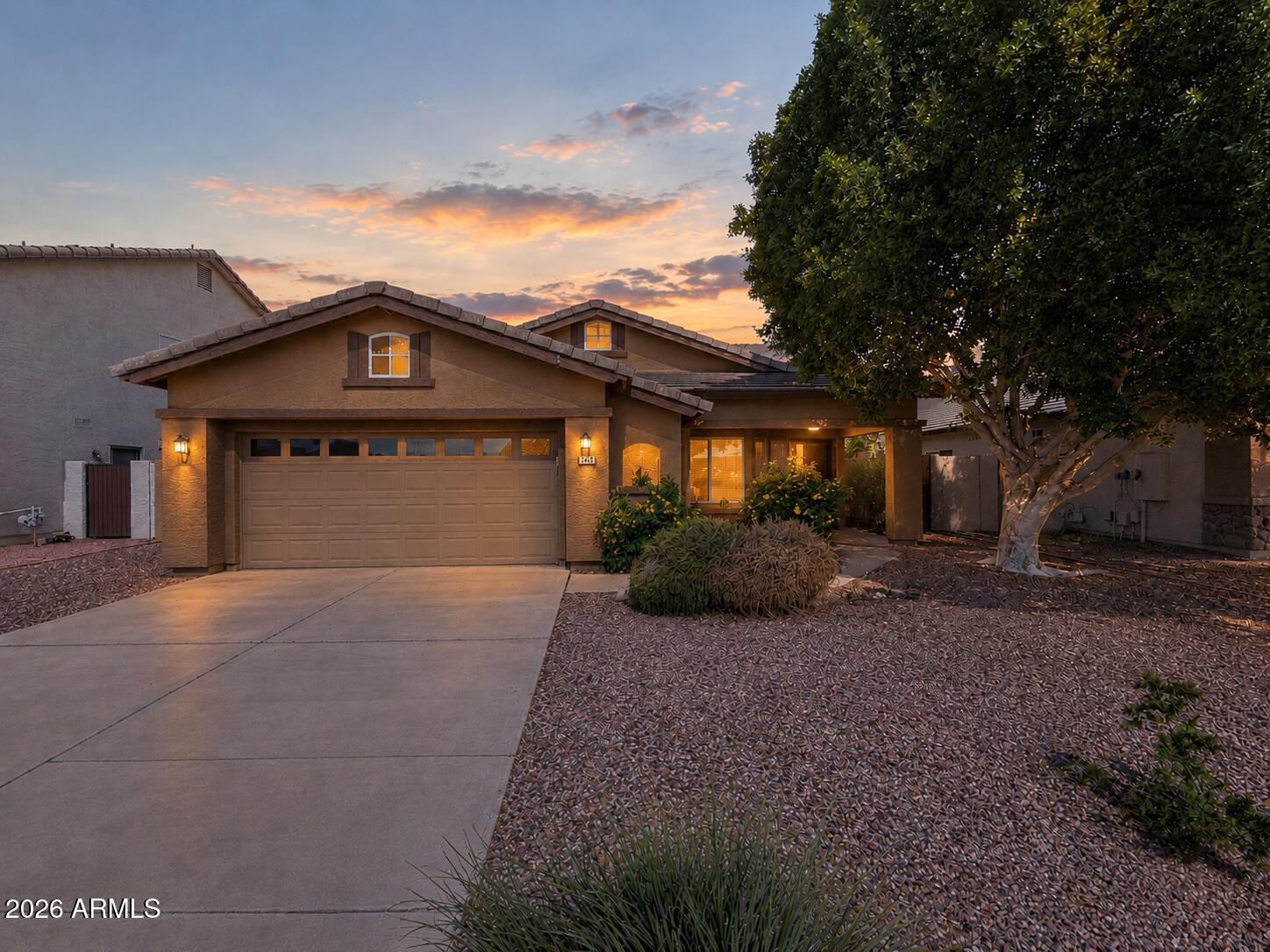 8118 W Harmony Lane — photo