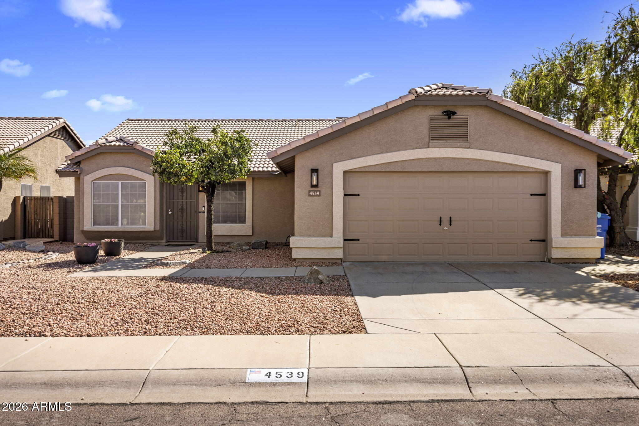 4539 E St John Road — photo