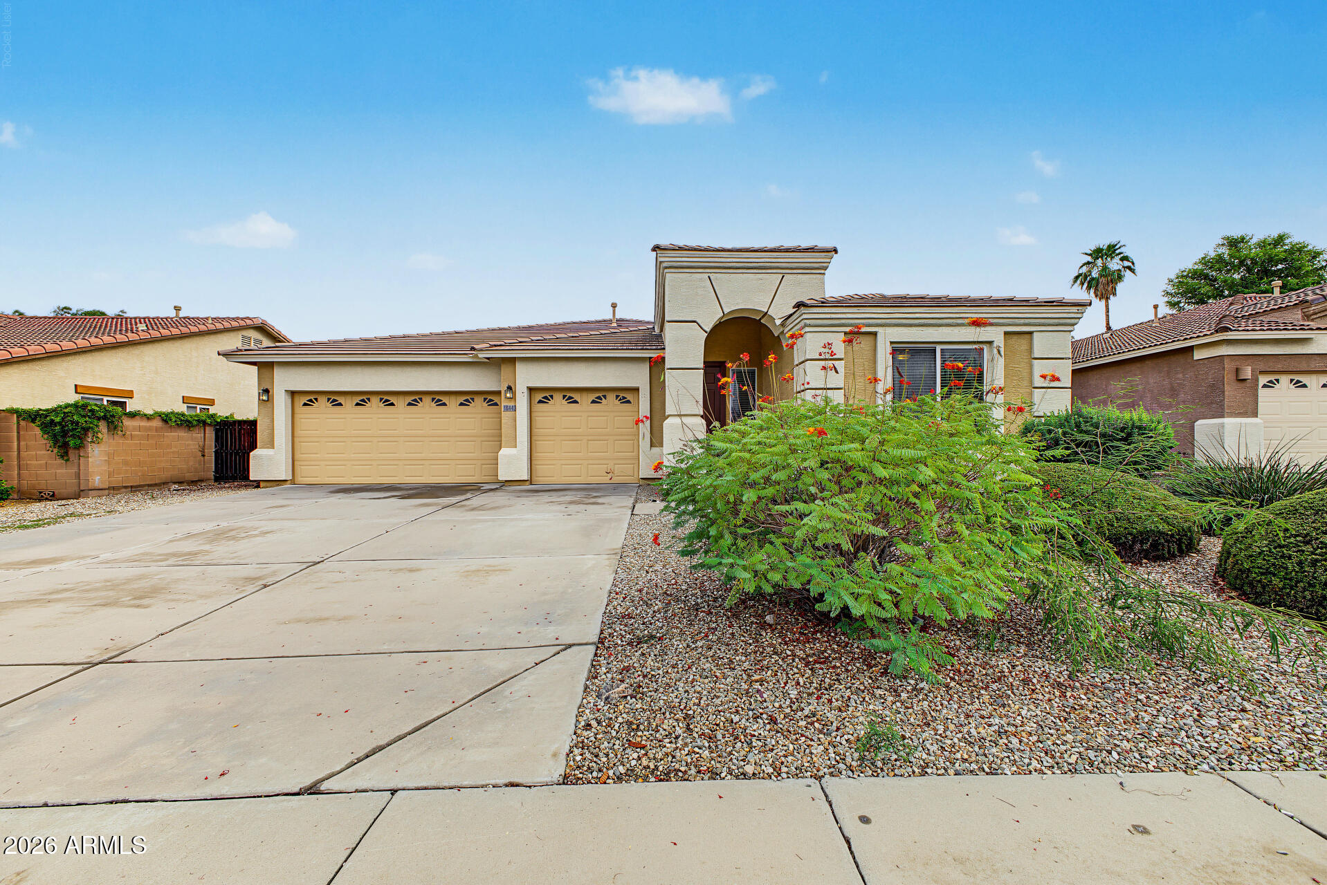 18443 W Maui Lane — photo