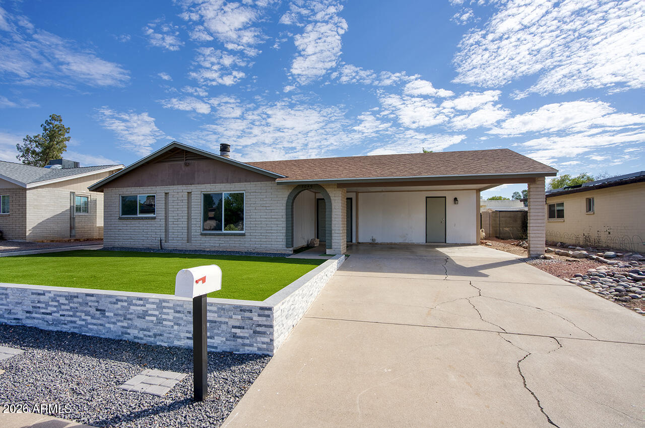 3049 W Sunnyside Drive — photo